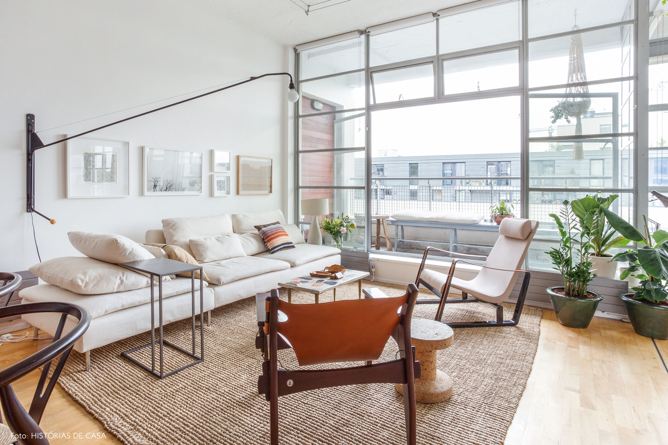 Apartamento com sala integrada e varanda envidraçada, London apartment with contemporary design