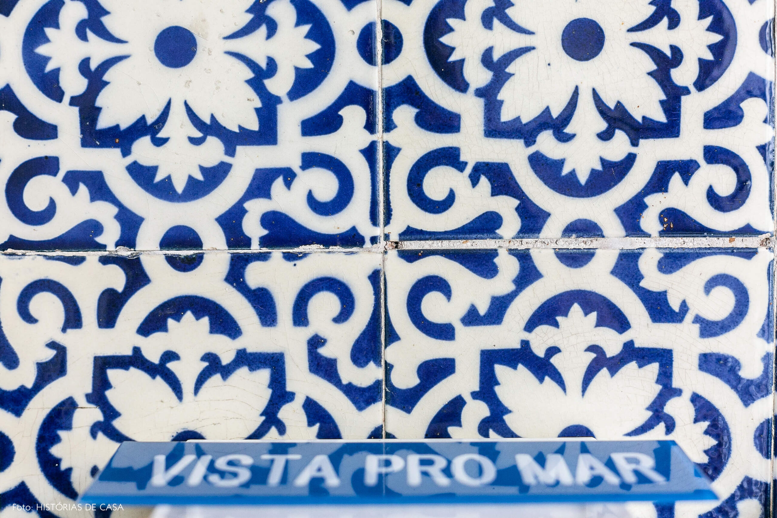 Painel de azulejos original em casa antiga