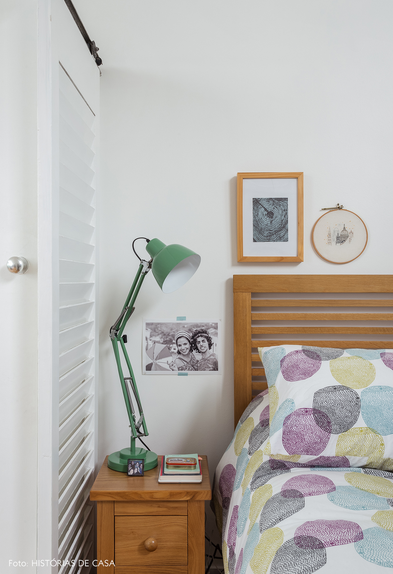 24-decoracao-apartamento-quarto-com-cama-de-madeira