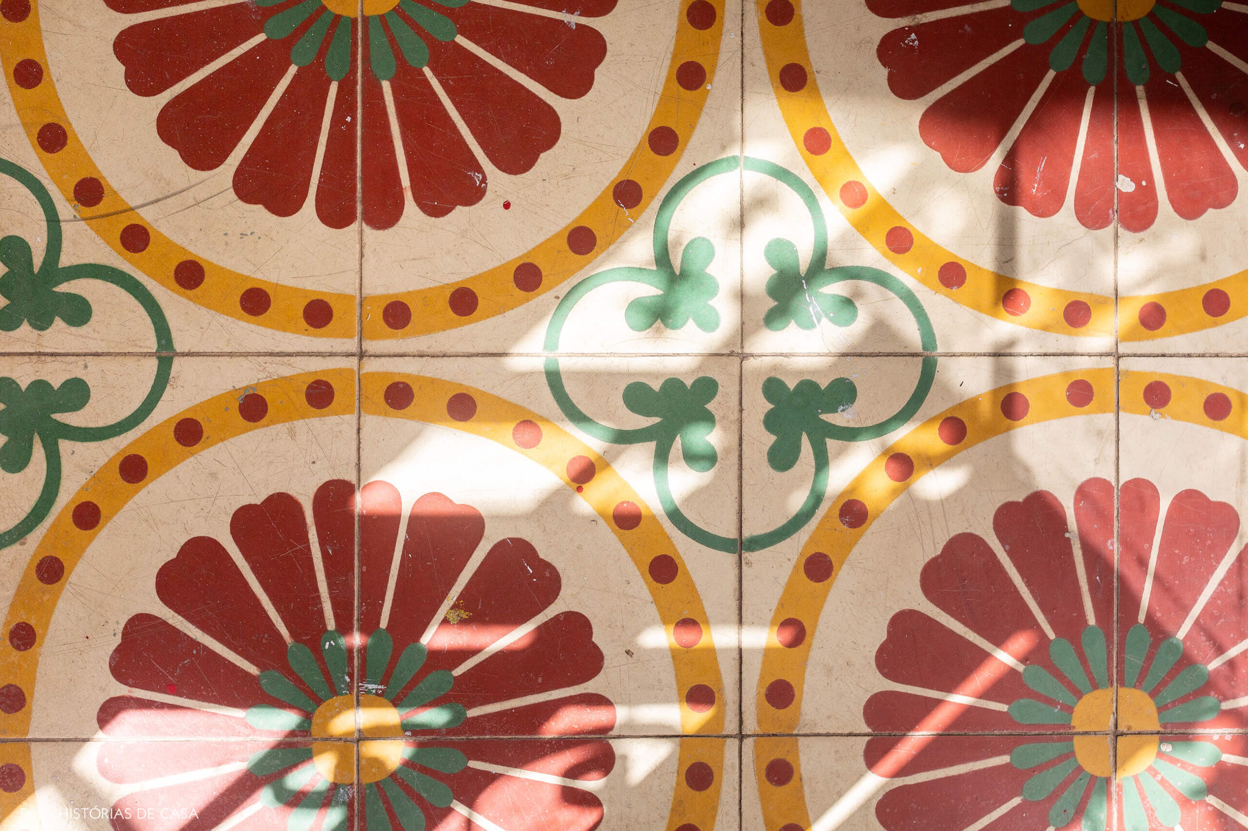 Piso de ladrilhos hidráulicos coloridos