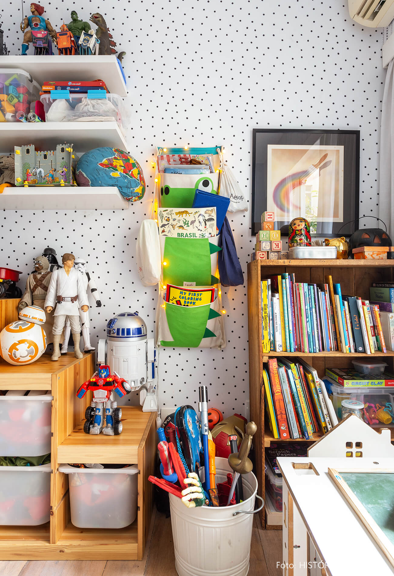 Móvel para organizar brinquedos no quarto de criança