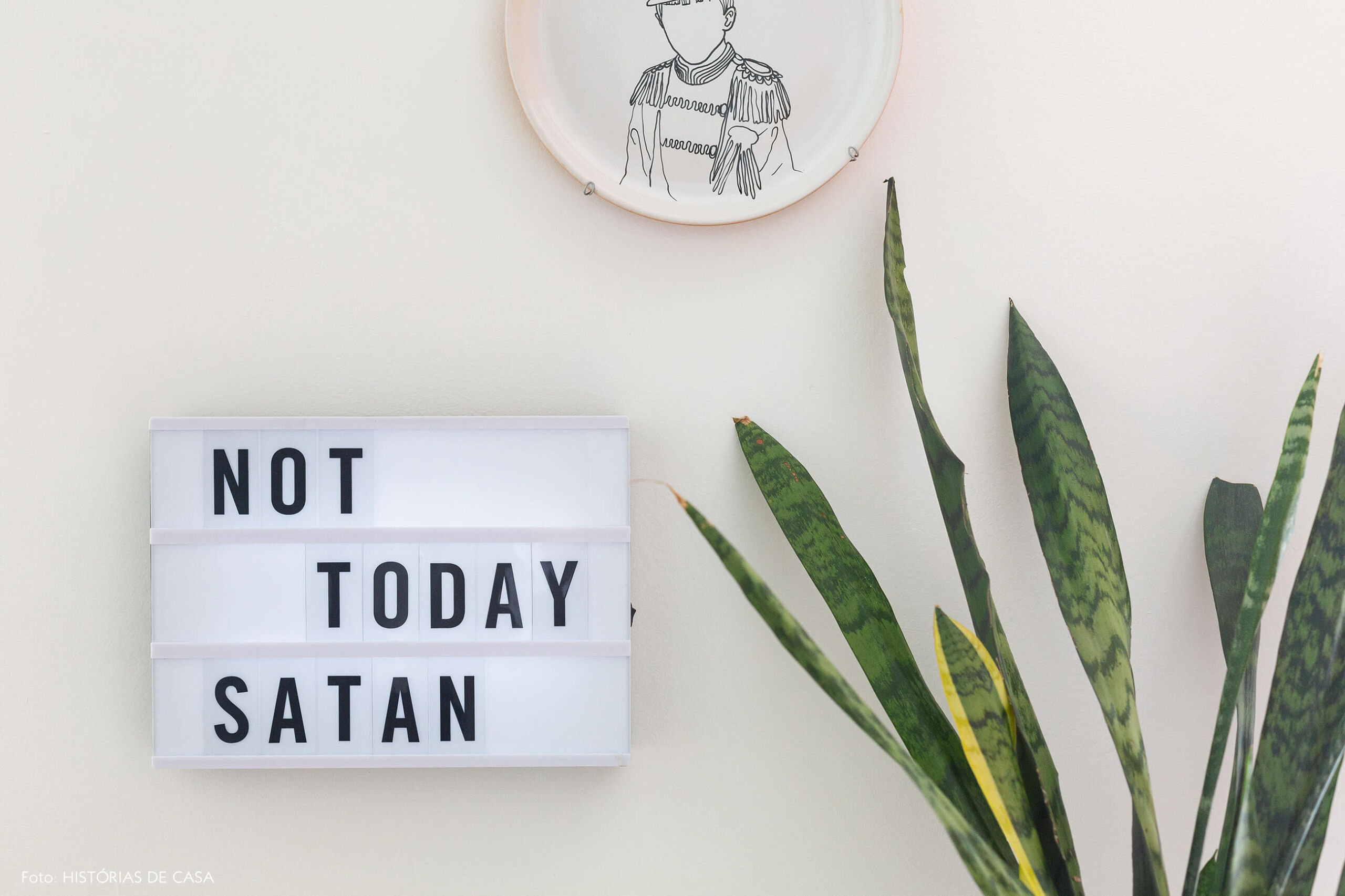 Lightbox com mensagens na parede