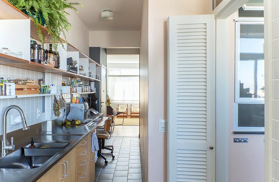 Apartamento com paredes coloridas