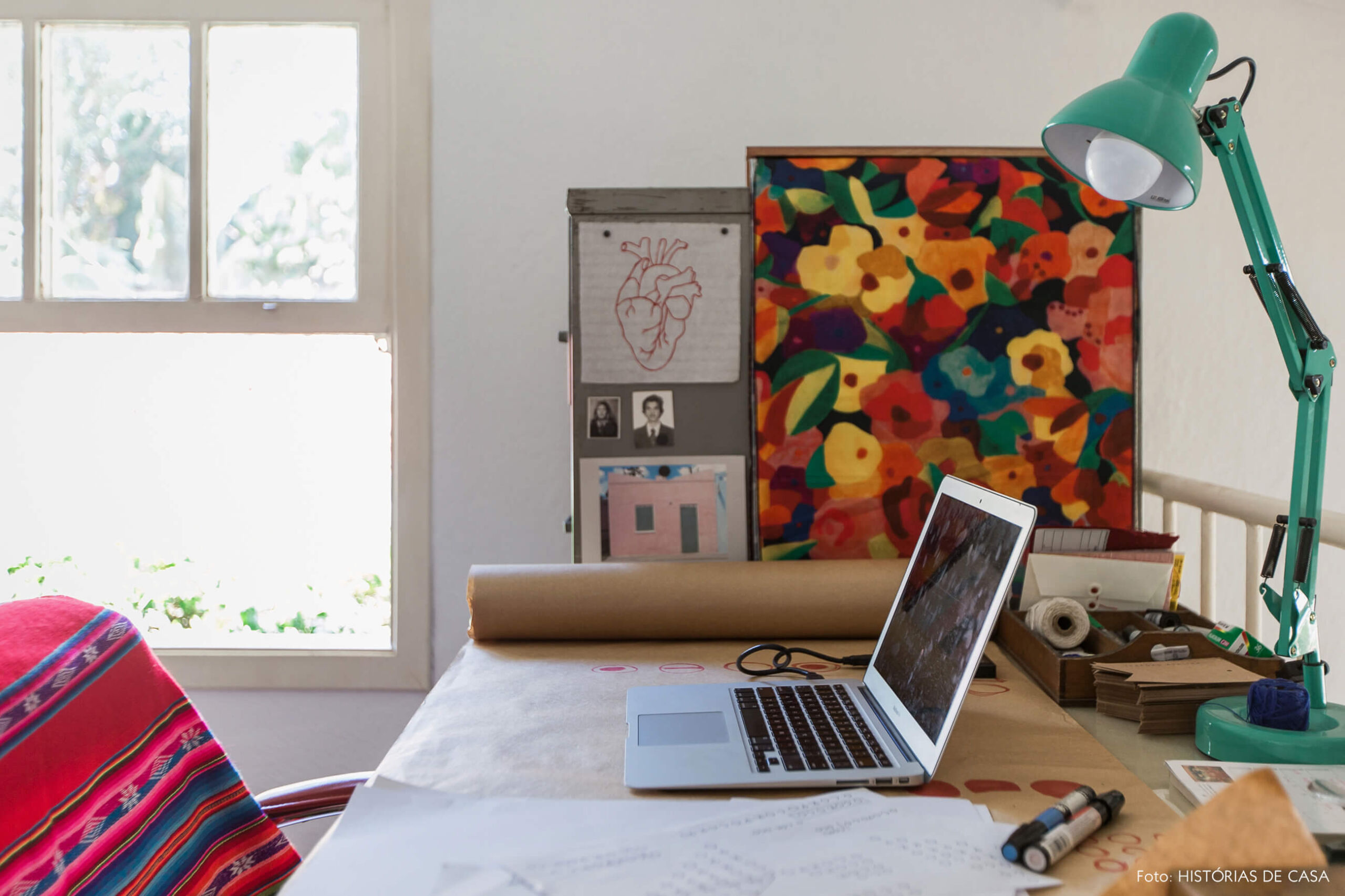 Mezanino com home office e gaveteiro metálico