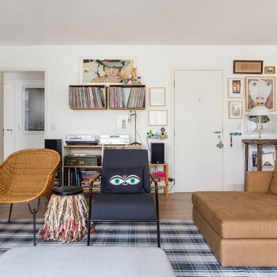 Sala do apartamento da designer Ana Strumpf