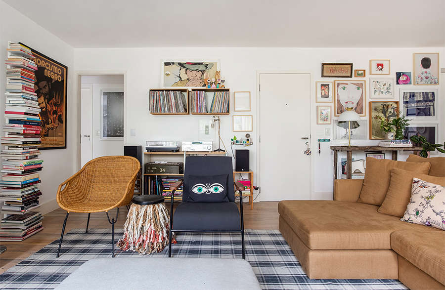 Sala do apartamento da designer Ana Strumpf