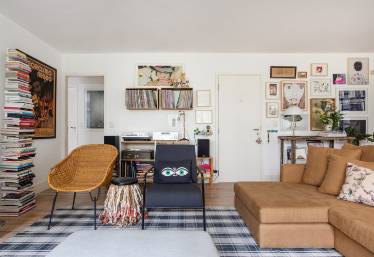Sala do apartamento da designer Ana Strumpf