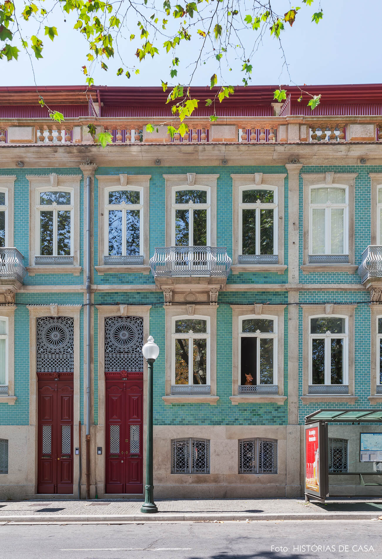 Fachada de casa centenária em Portugal