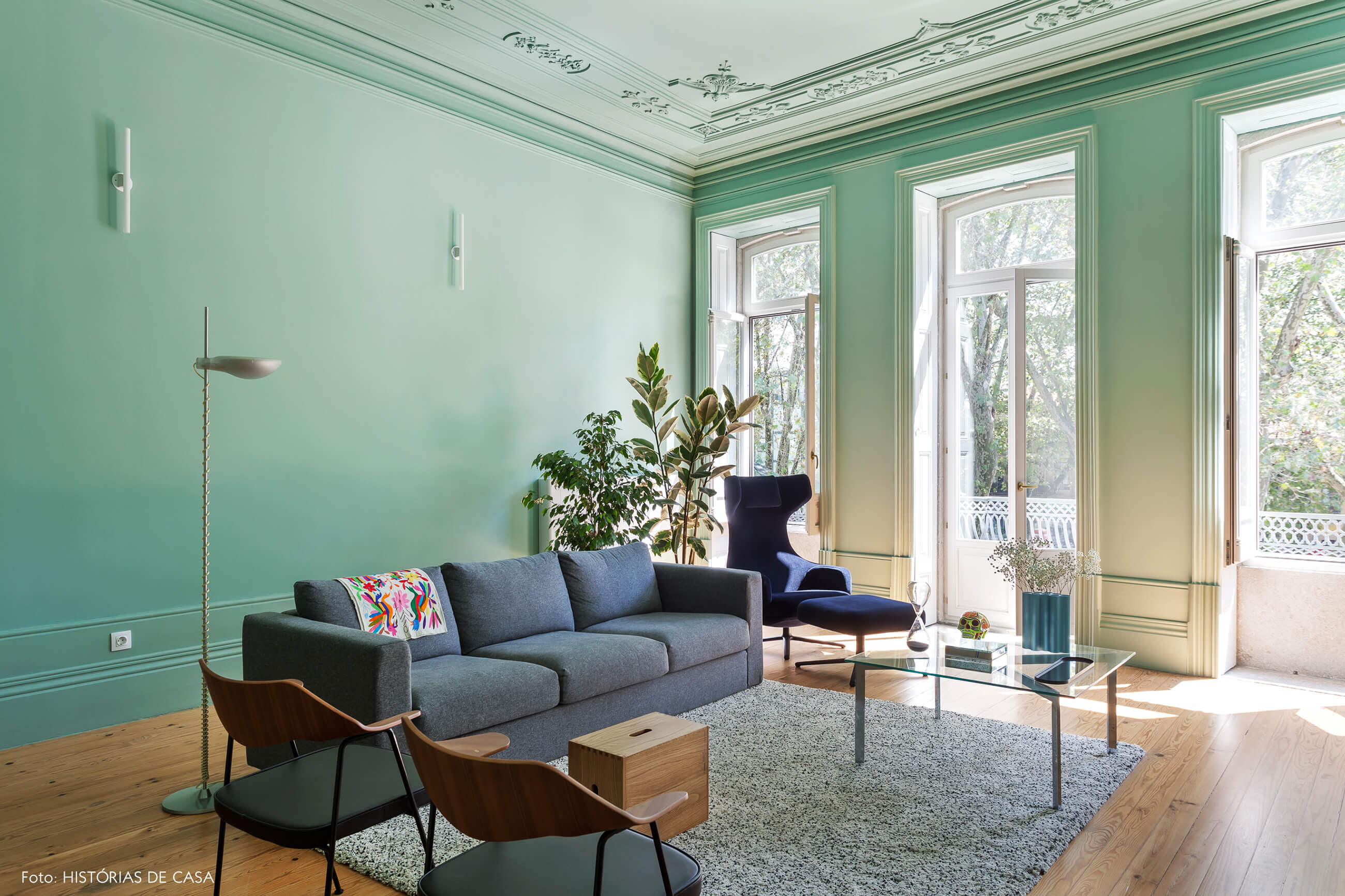 Apartamento com sala pintada de verde