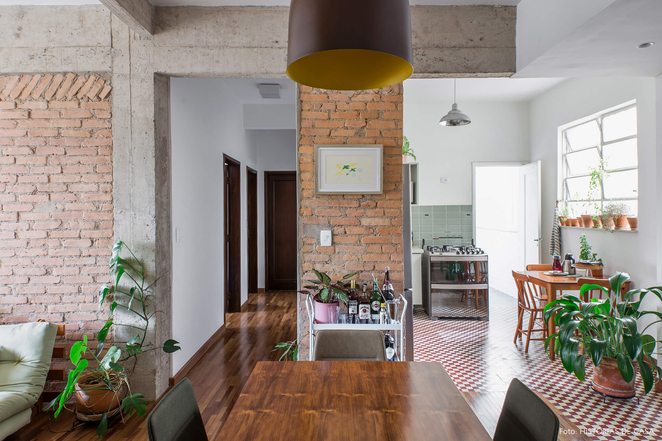 Apartamento reformado com cozinha integrada