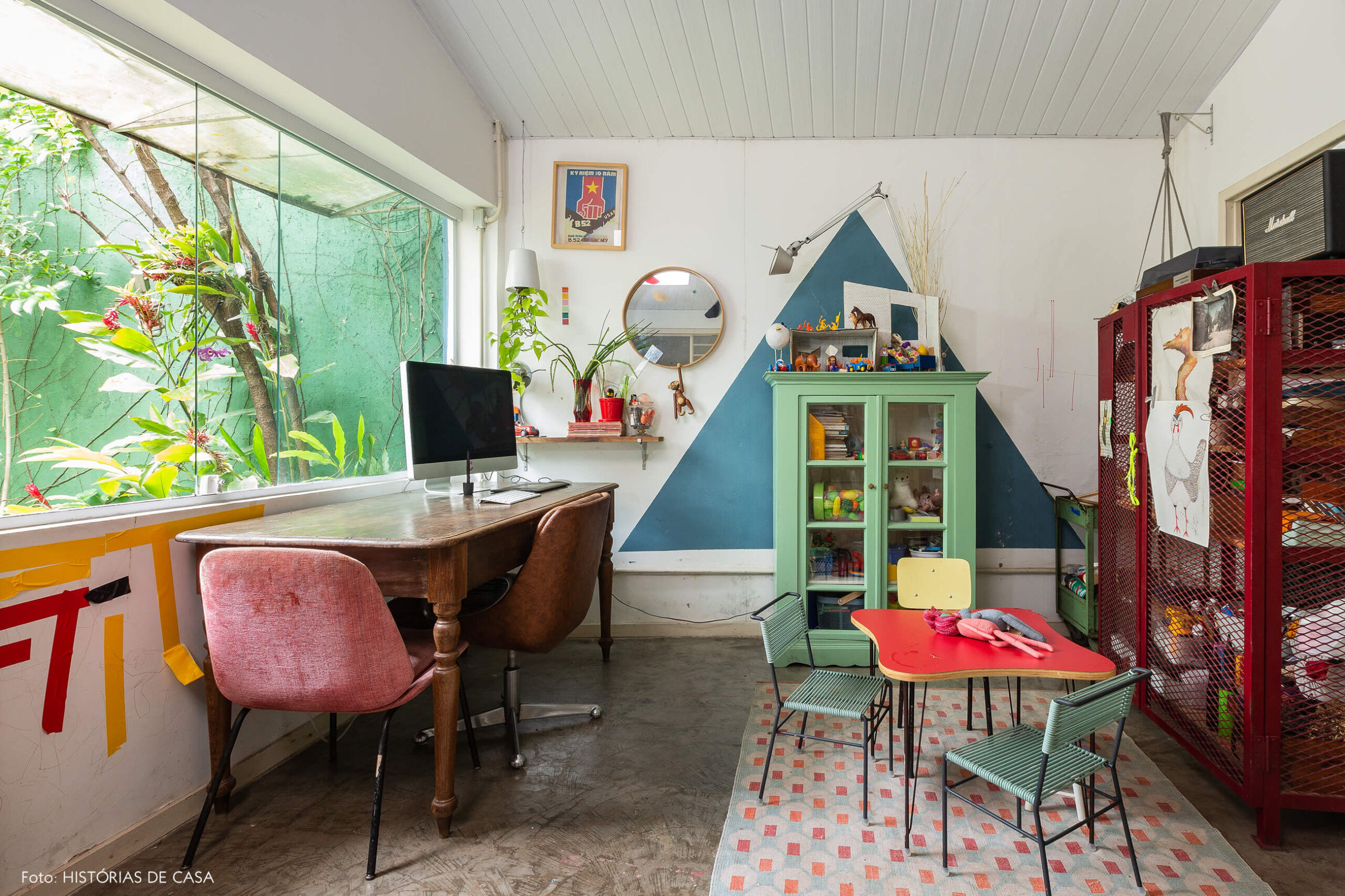 Sala de brinquedos com parede pintada