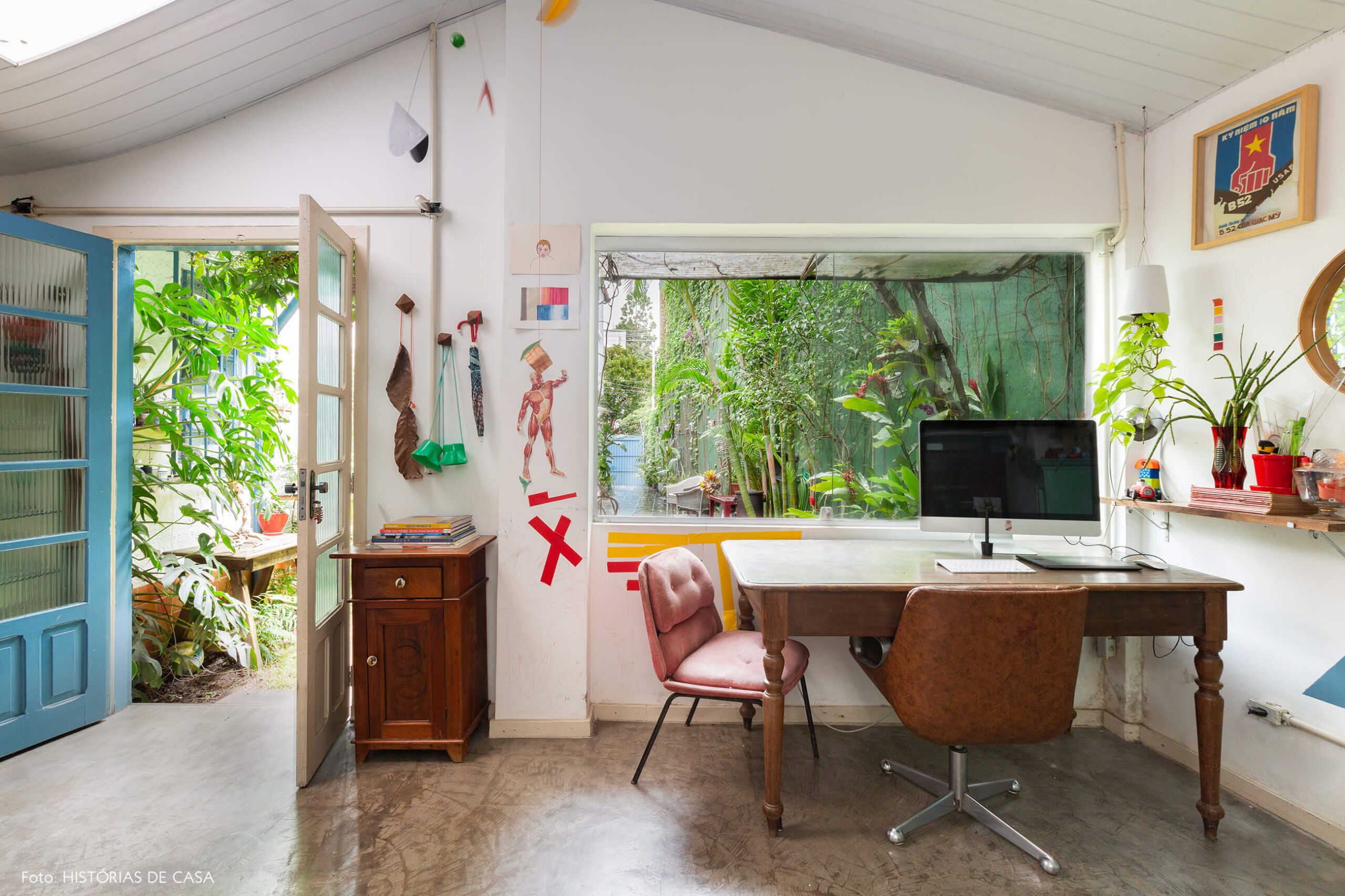 Home office com vista para o jardim