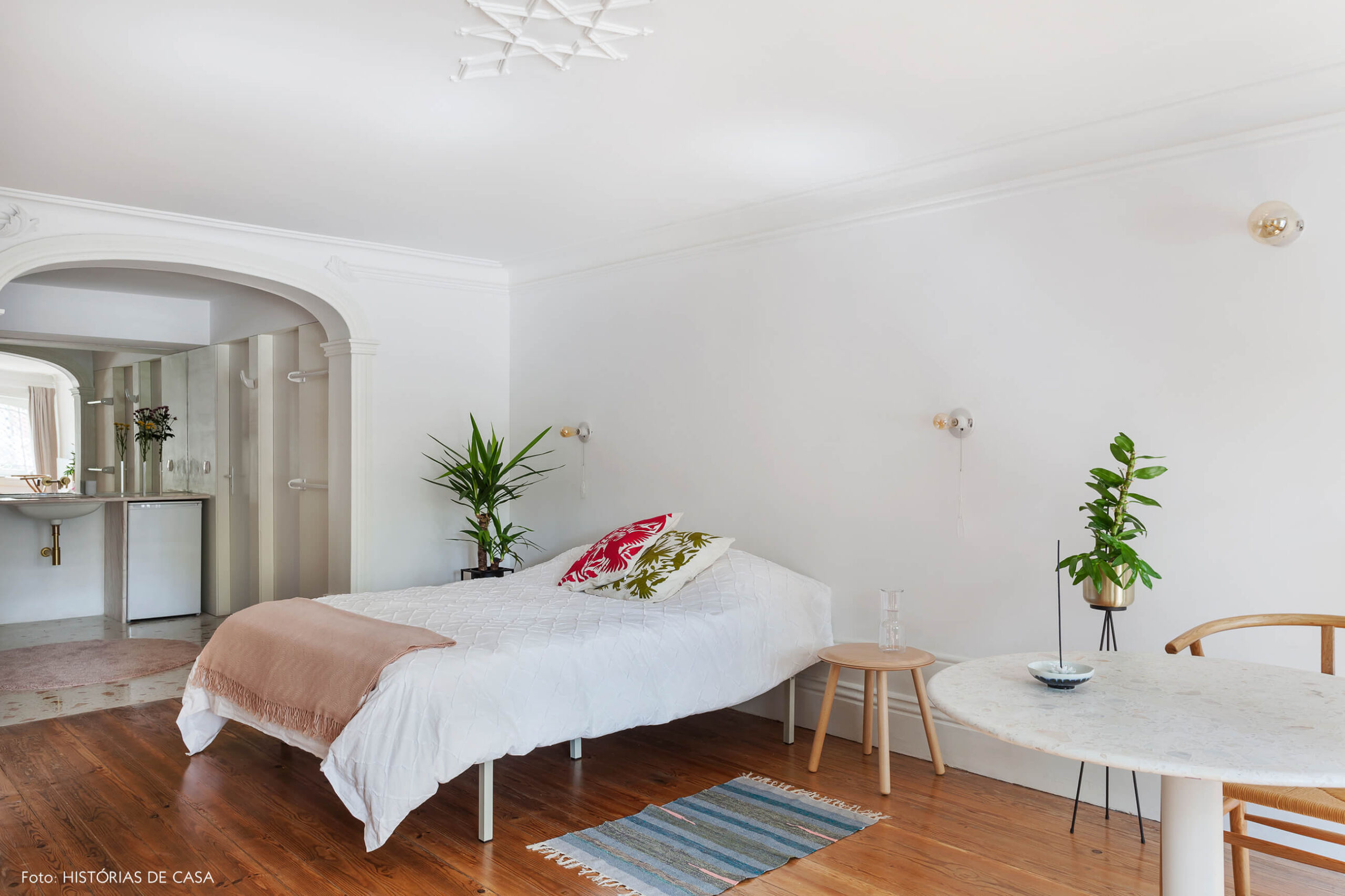 Quarto de casal com banheiro integrado