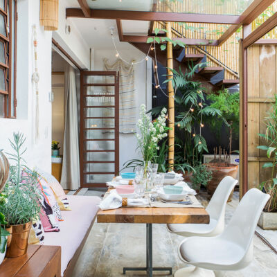 Casa com quintal acolhedor e plantas