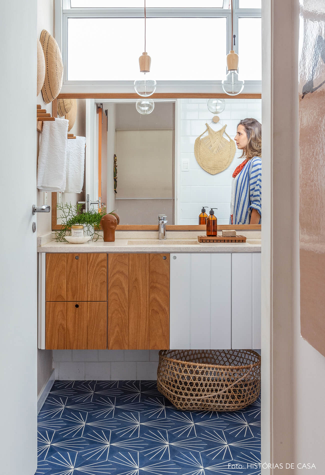 Banheiro reformado, Antes e Depois, marcenaria com dois tons