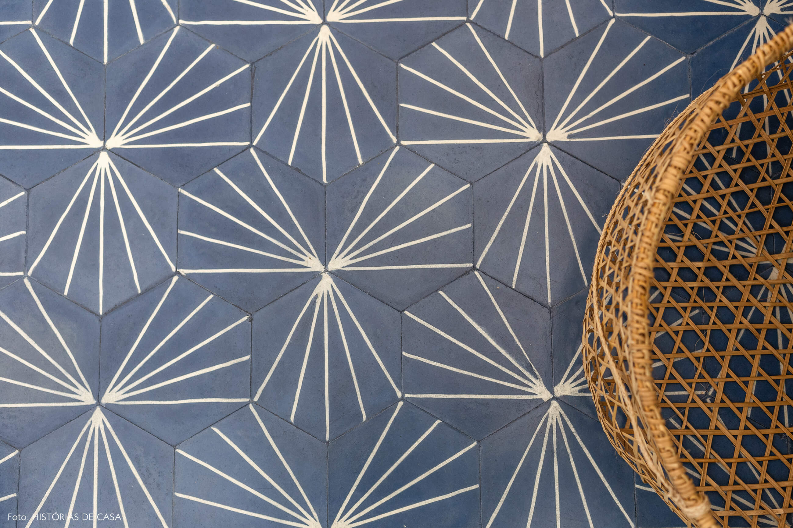 Banheiro reformado, Antes e Depois, piso de ladrilhos hidráulicos