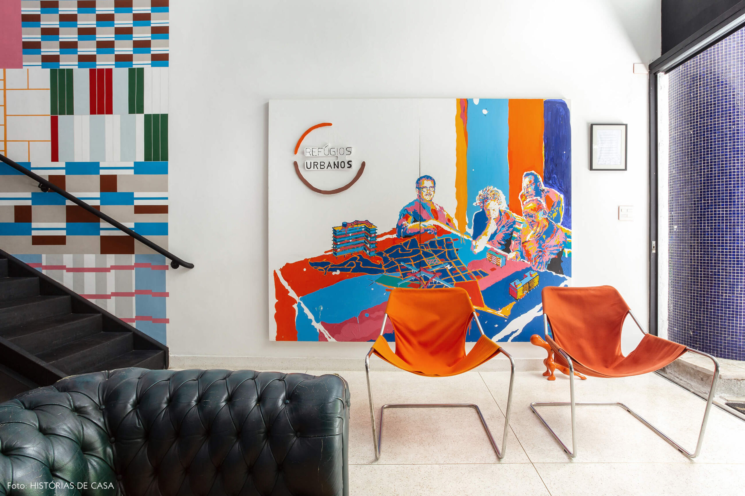 Escritório com poltronas Paulistano coloridas