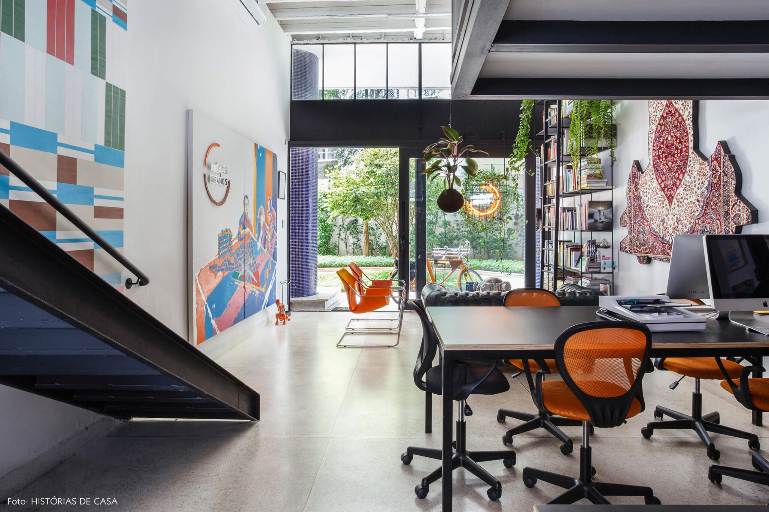 Novo escritório da imobiliária Refúgios Urbanos, no térreo de um prédio residencial