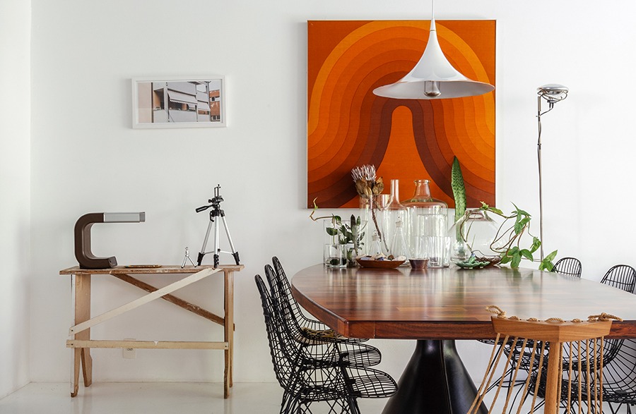 O apartamento do Maurício Arruda, com tetos coloridos e muita integração