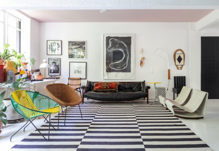 O apartamento do Maurício Arruda, com tetos coloridos e muita integração