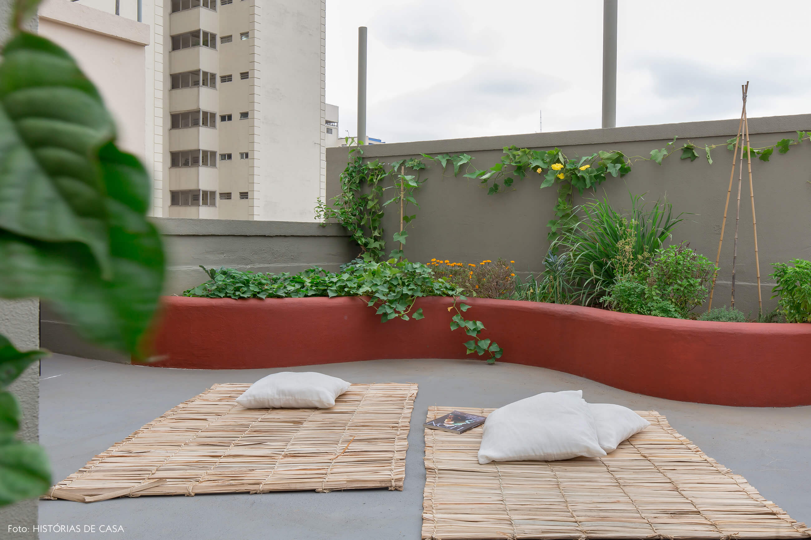 Apartamento no centro de São Paulo com varanda e horta na cobertura