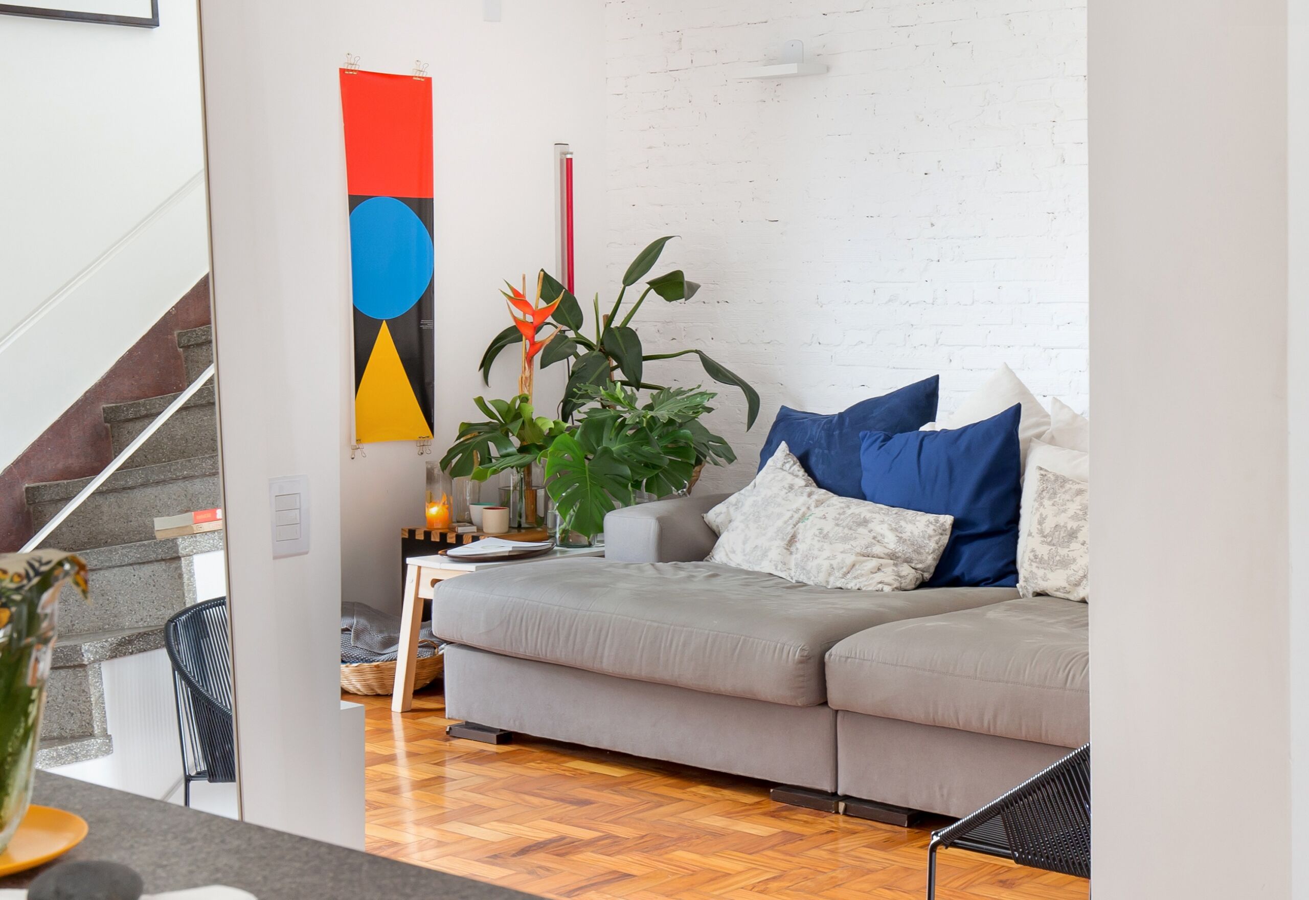 Apartamento reformado com varanda na cobertura