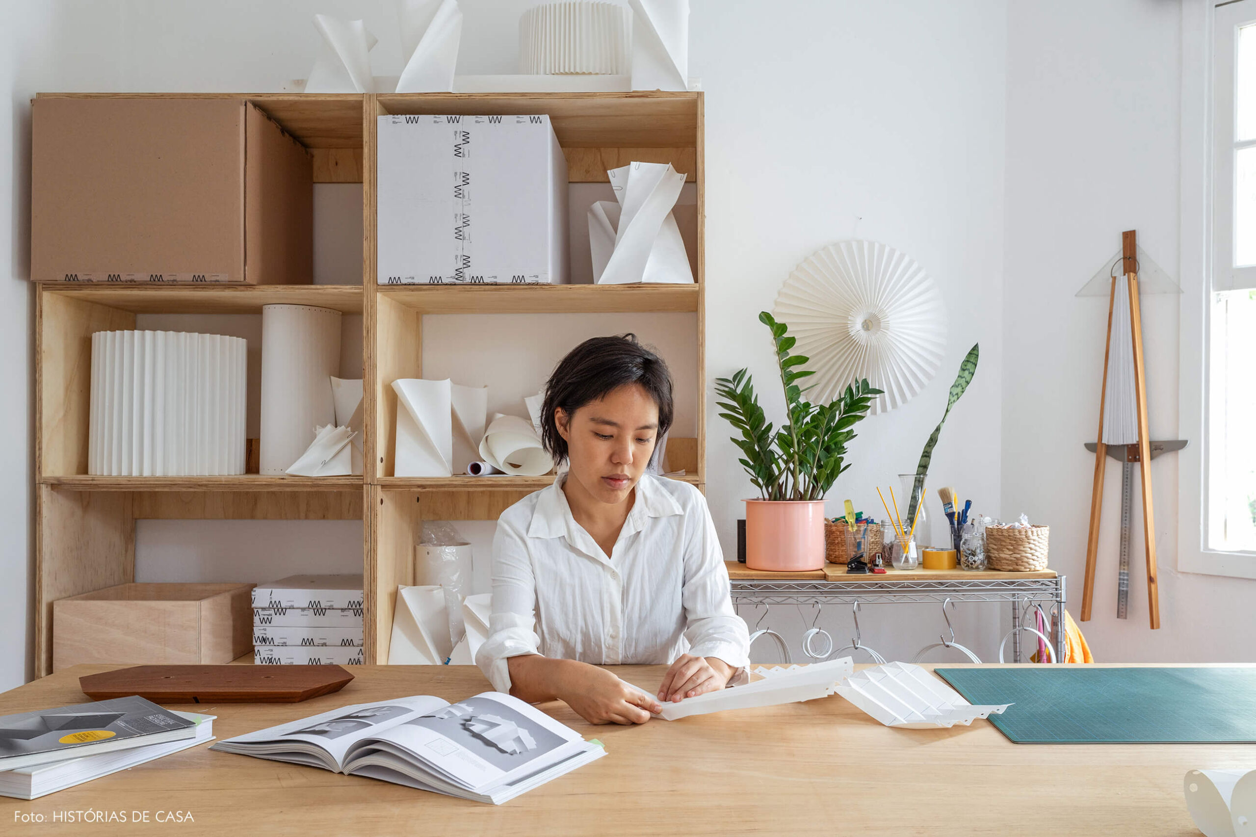 Ateliê da designer de luminárias Mel Kawahara