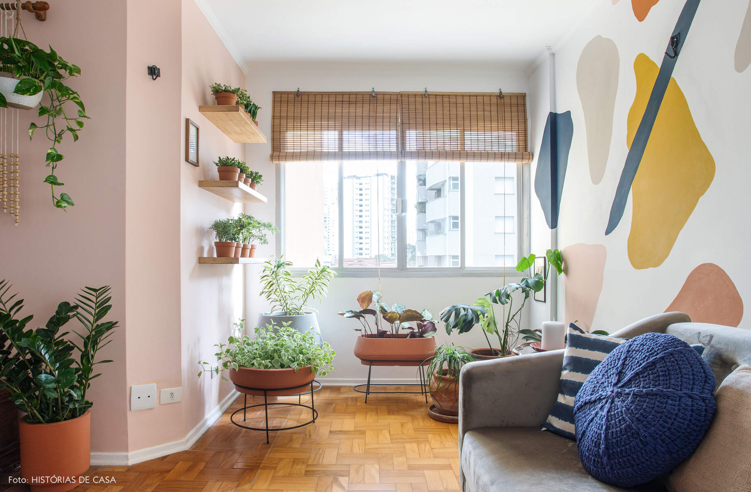 Antes e depois, sala nova e mais colorida após pequena reforma