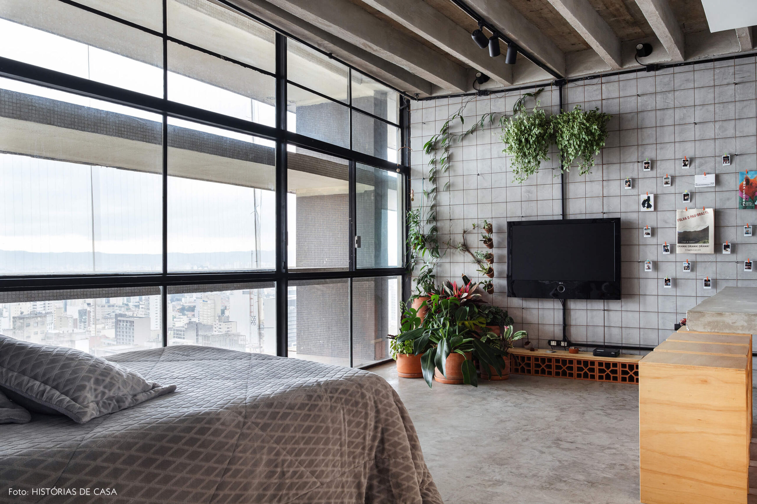 Apartamento pequeno no Copan, quarto integrado, paredes de cimento queimado