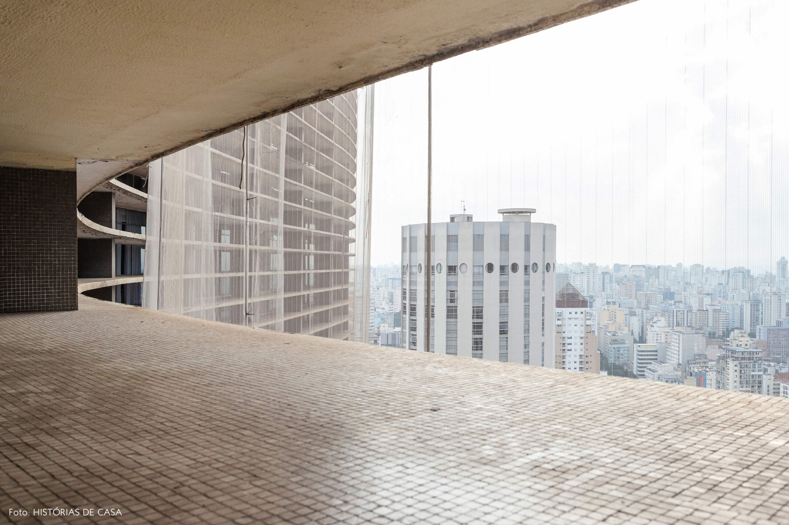 Apartamento pequeno no Copan, vista para o centro de São Paulo