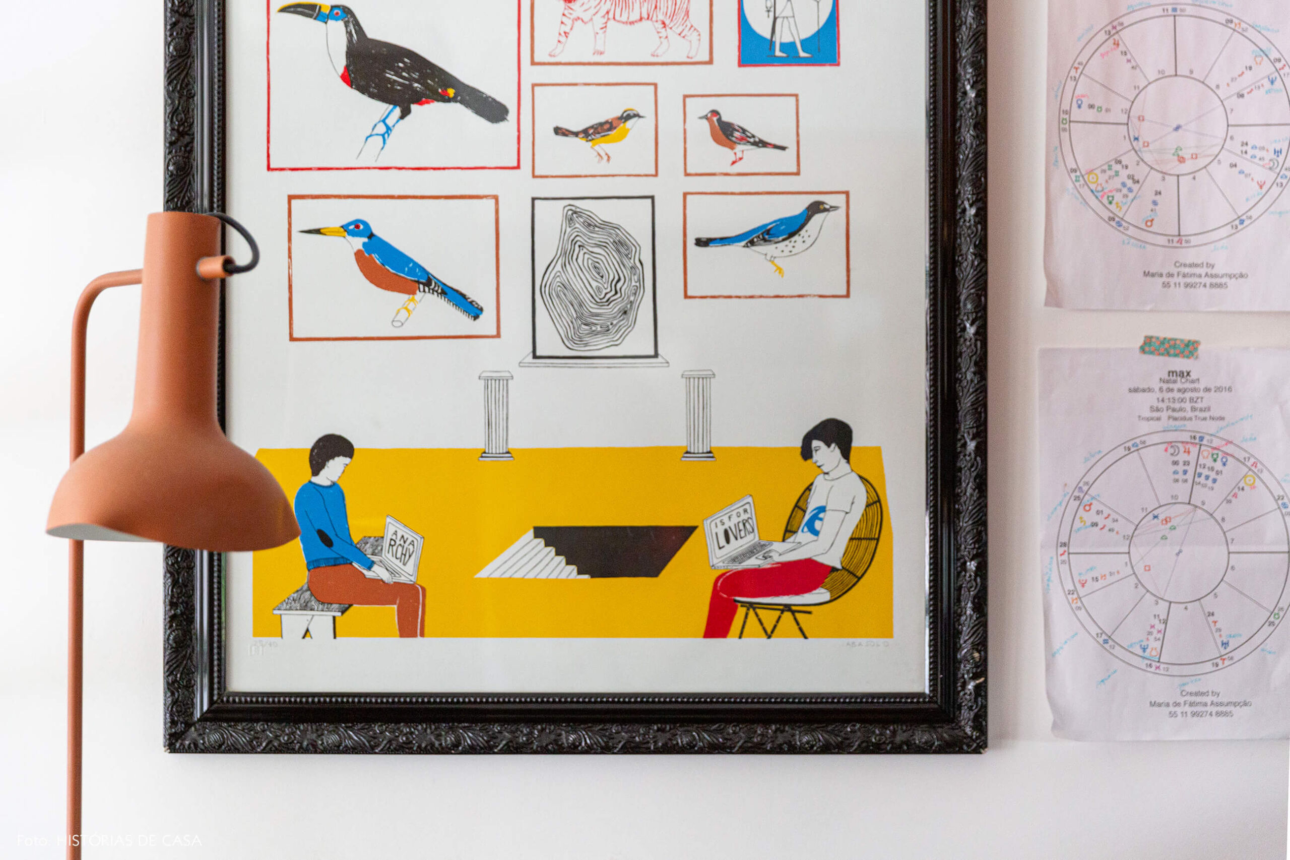 Apartamento com home office integrado, quadro colorido