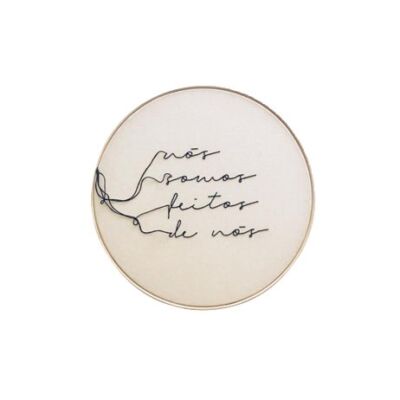 Painel bordado em tecido Nós somos feitos de nós