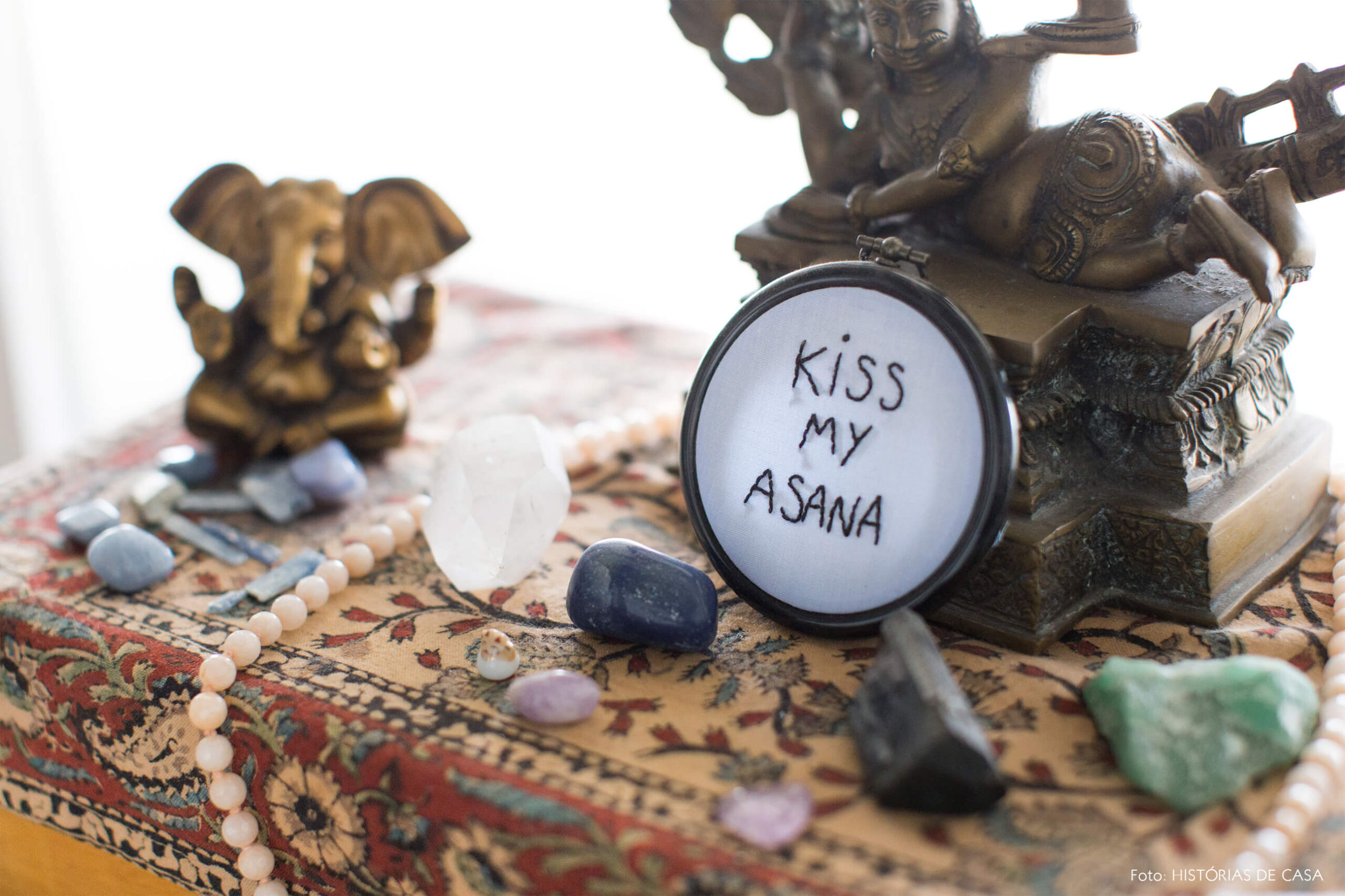 decoração copan detalhe altar yoga cristais
