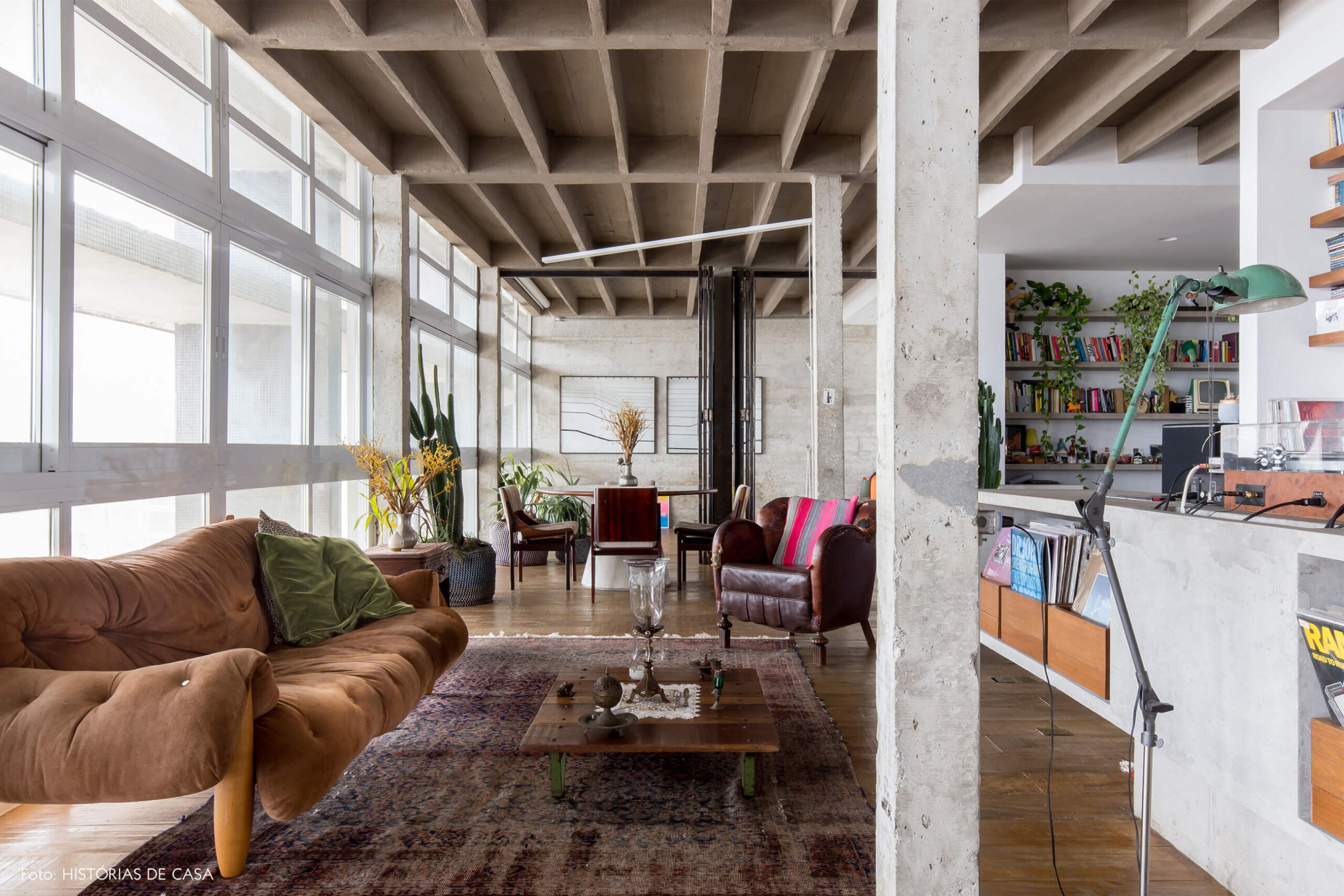 decoração copan colunas concreto sofá sérgio rodrigues mesa concreto