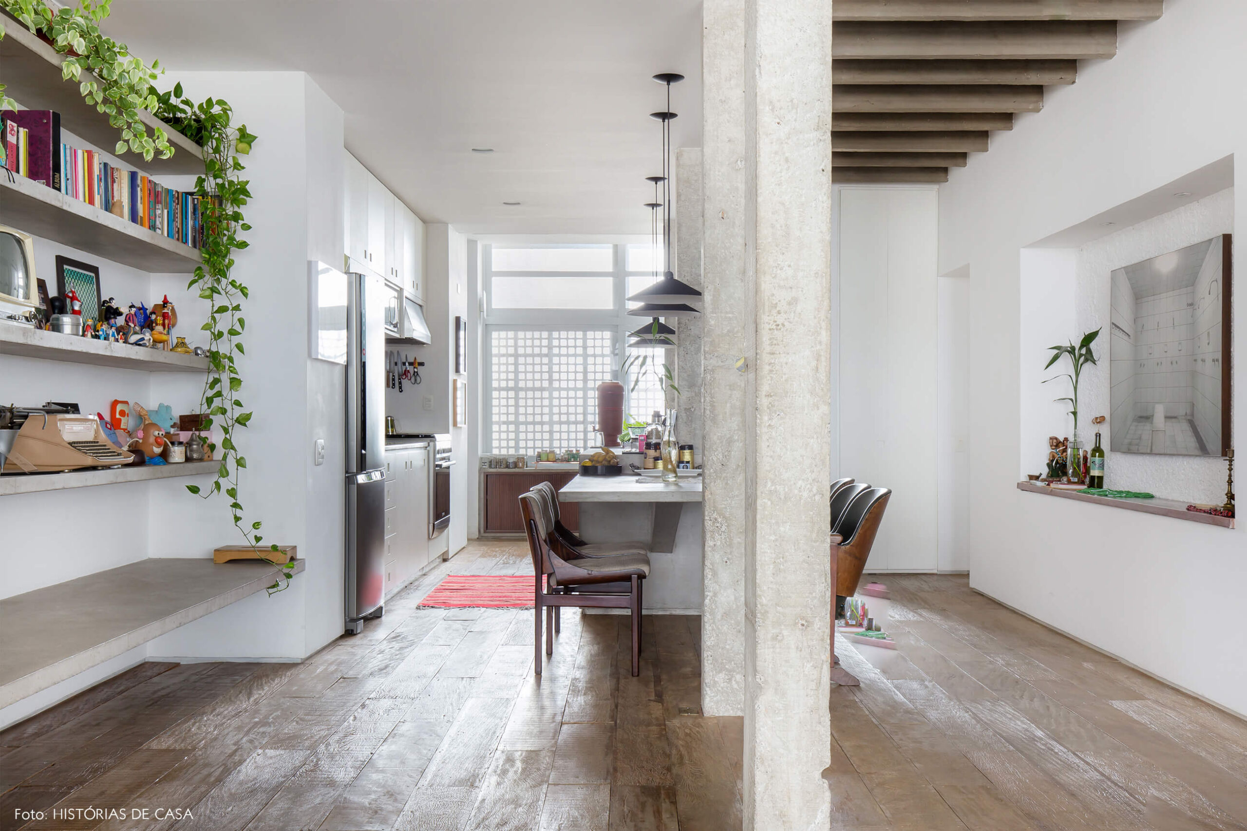 Ap decoração copan colunas concreto piso de madeira e cozinha