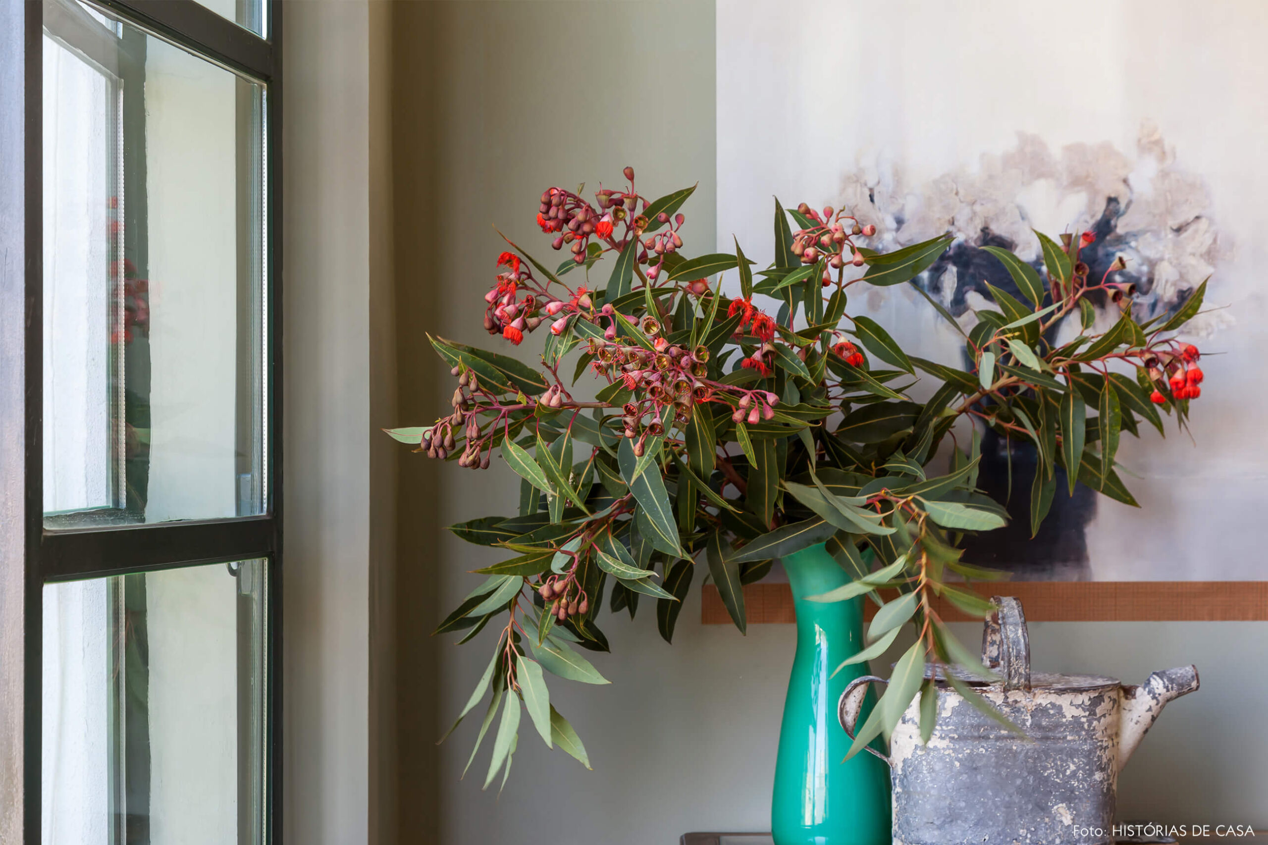 Ap decoração detalhe na parede verde com vaso verde