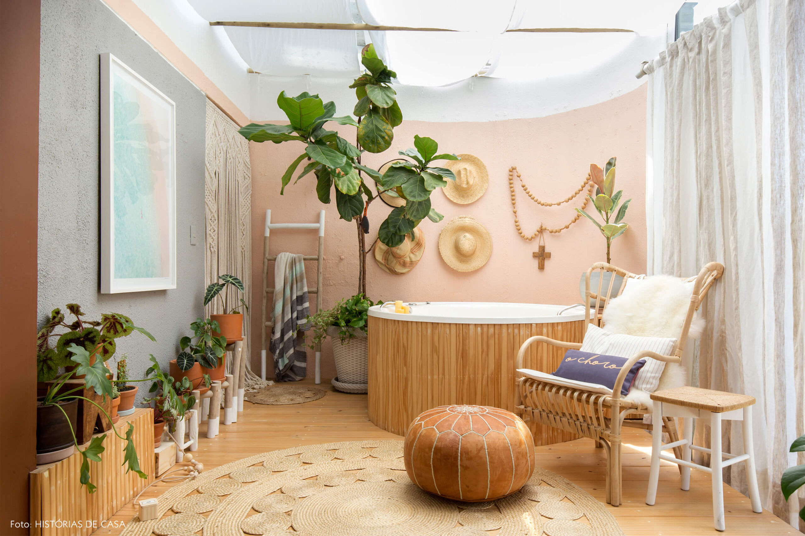 ju-cosi-home-decoração-ofuro-com-plantas-e-madeira