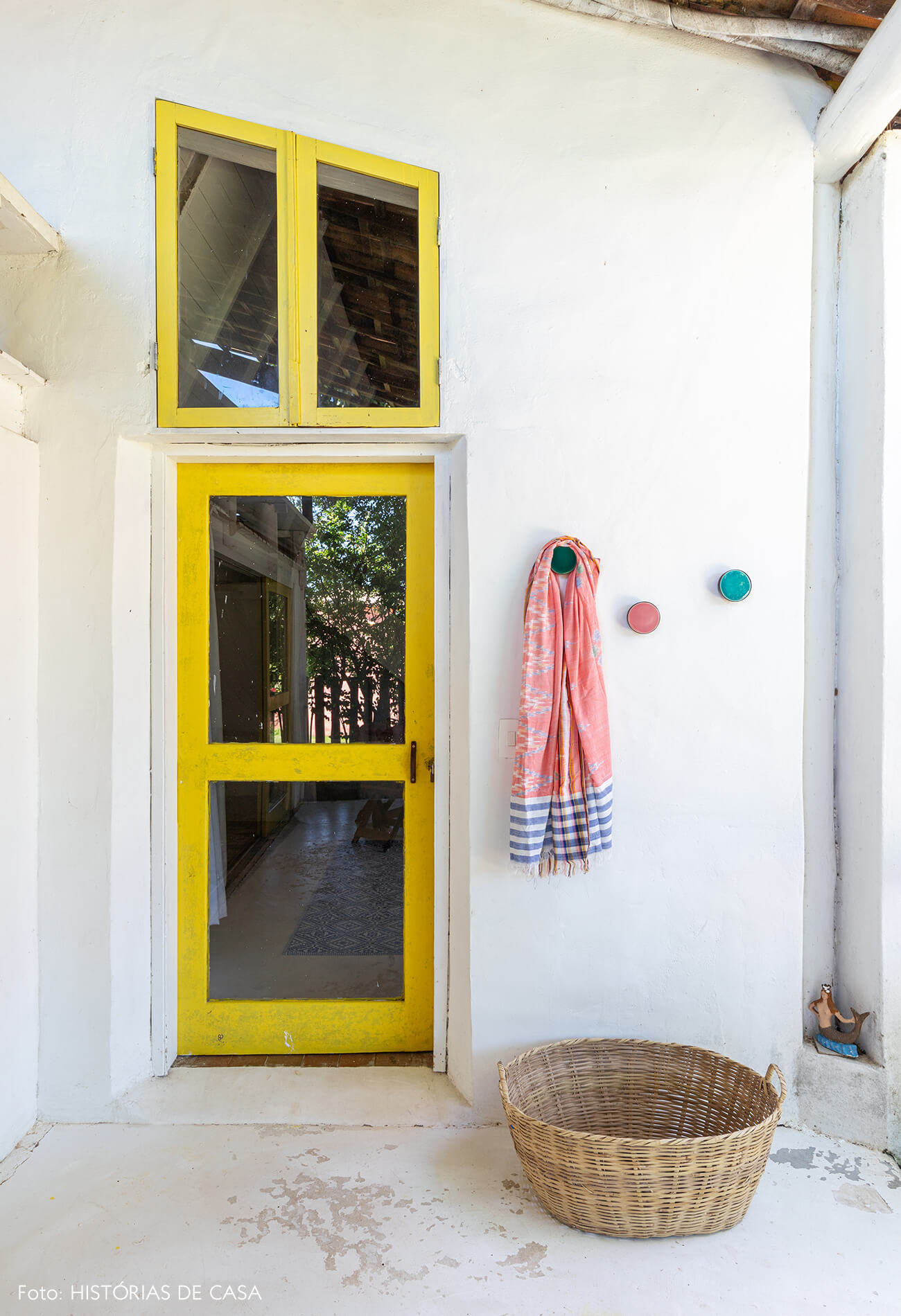 flavia-decoração-trancoso-porta-entrada-amarela