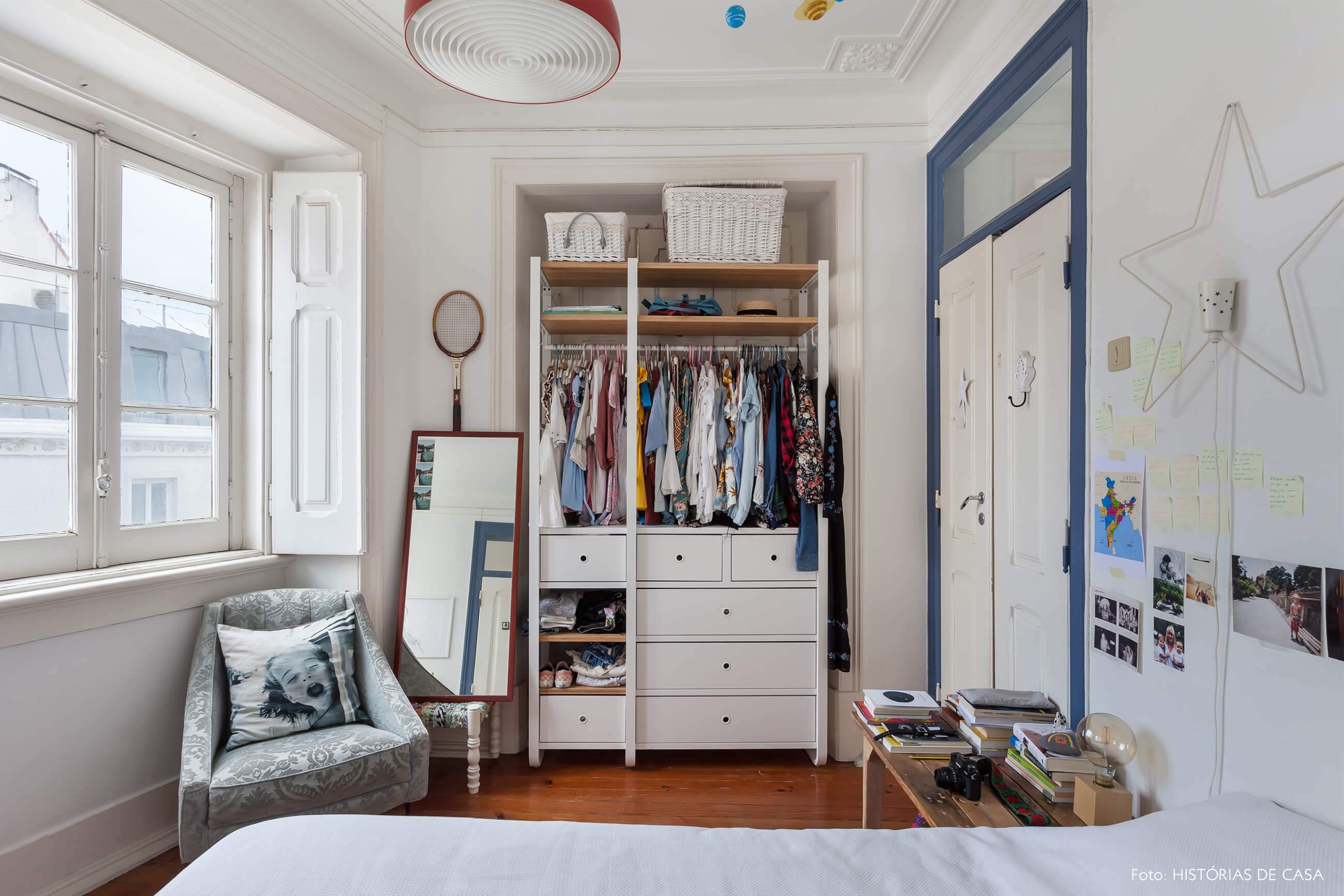 mariana-portugal-decoração-quarto-branco-com-detalhes-azul