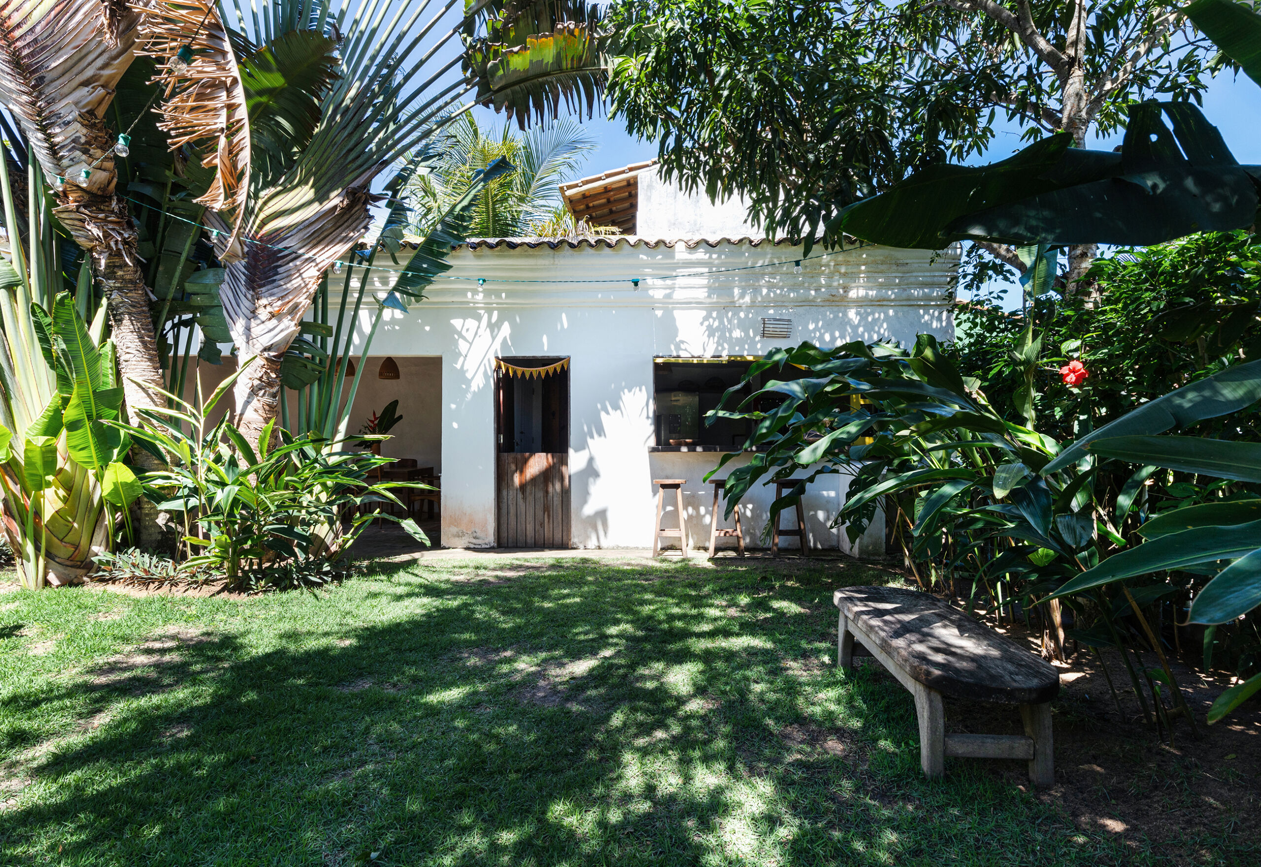 flavia-decoração-trancoso-casa-branca-e-jardim