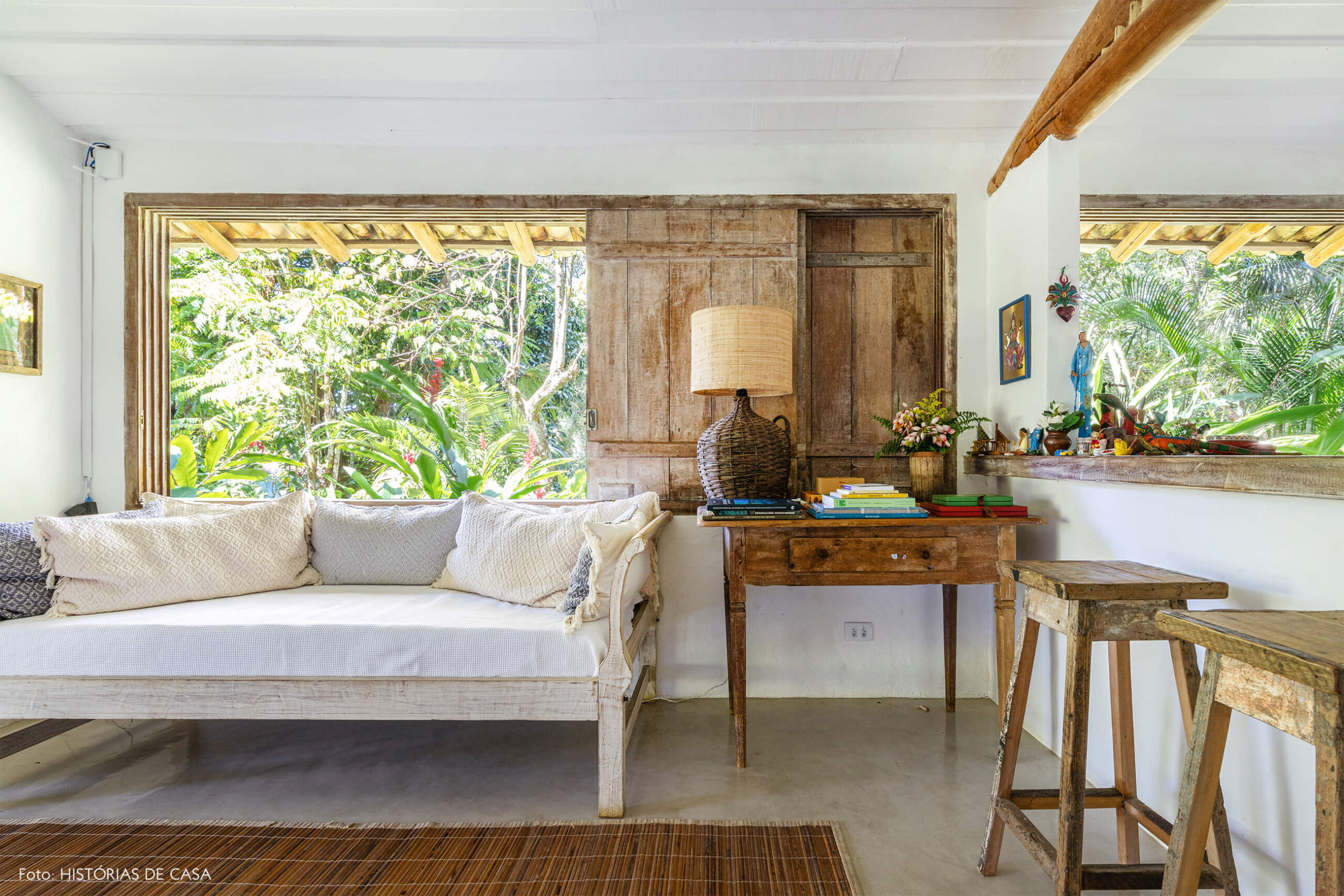 sala-rustica-com-moveis-de-madeira-calra