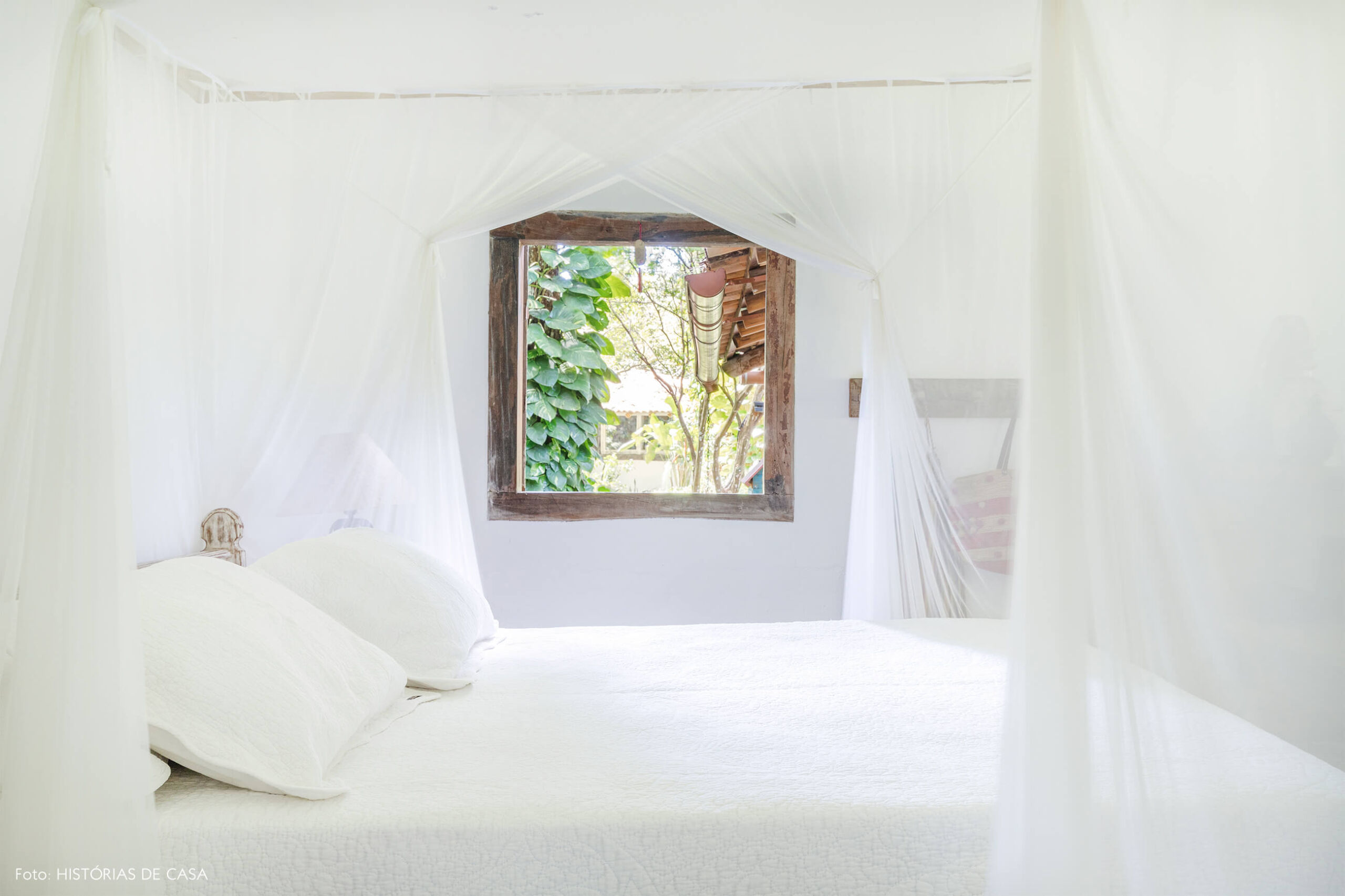quarto-branco-com-tenda-veu-branco