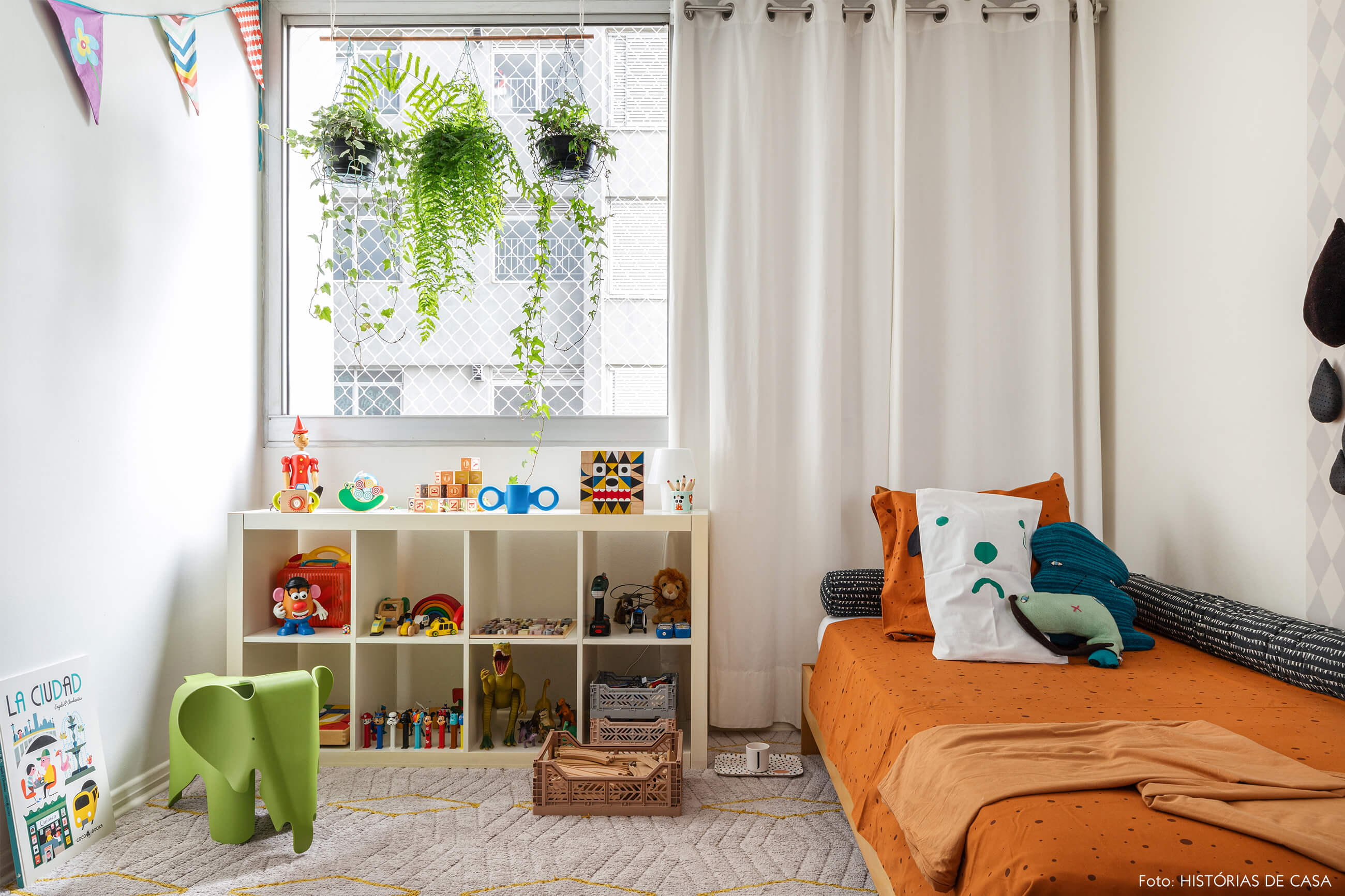 vanessa-decoração-ap-66-quarto-criança-com-plantas-e-banco-elefante