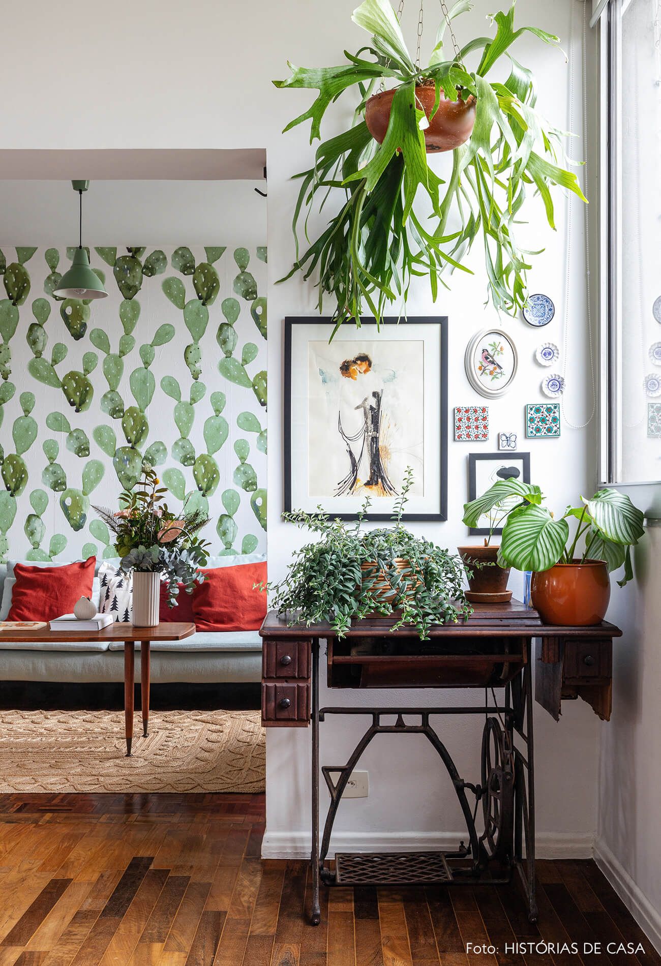 vanessa-decoração-ap-8-sala-com-plantas-e-maquina-de-costura