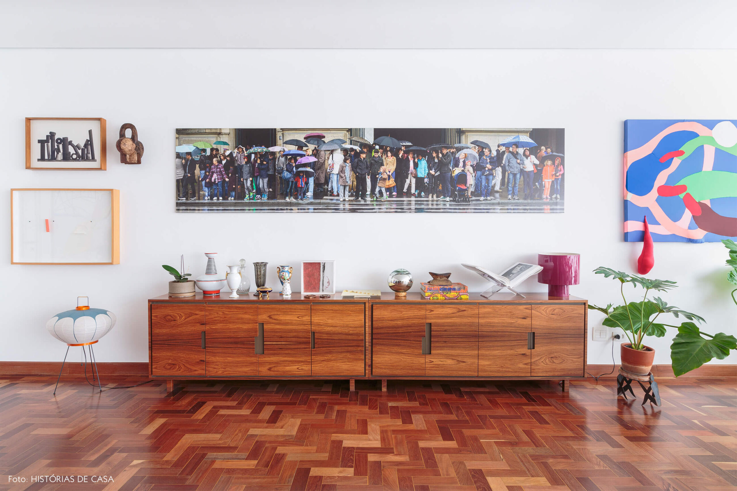 sala-buffet-de-madeira-e-obras-arte