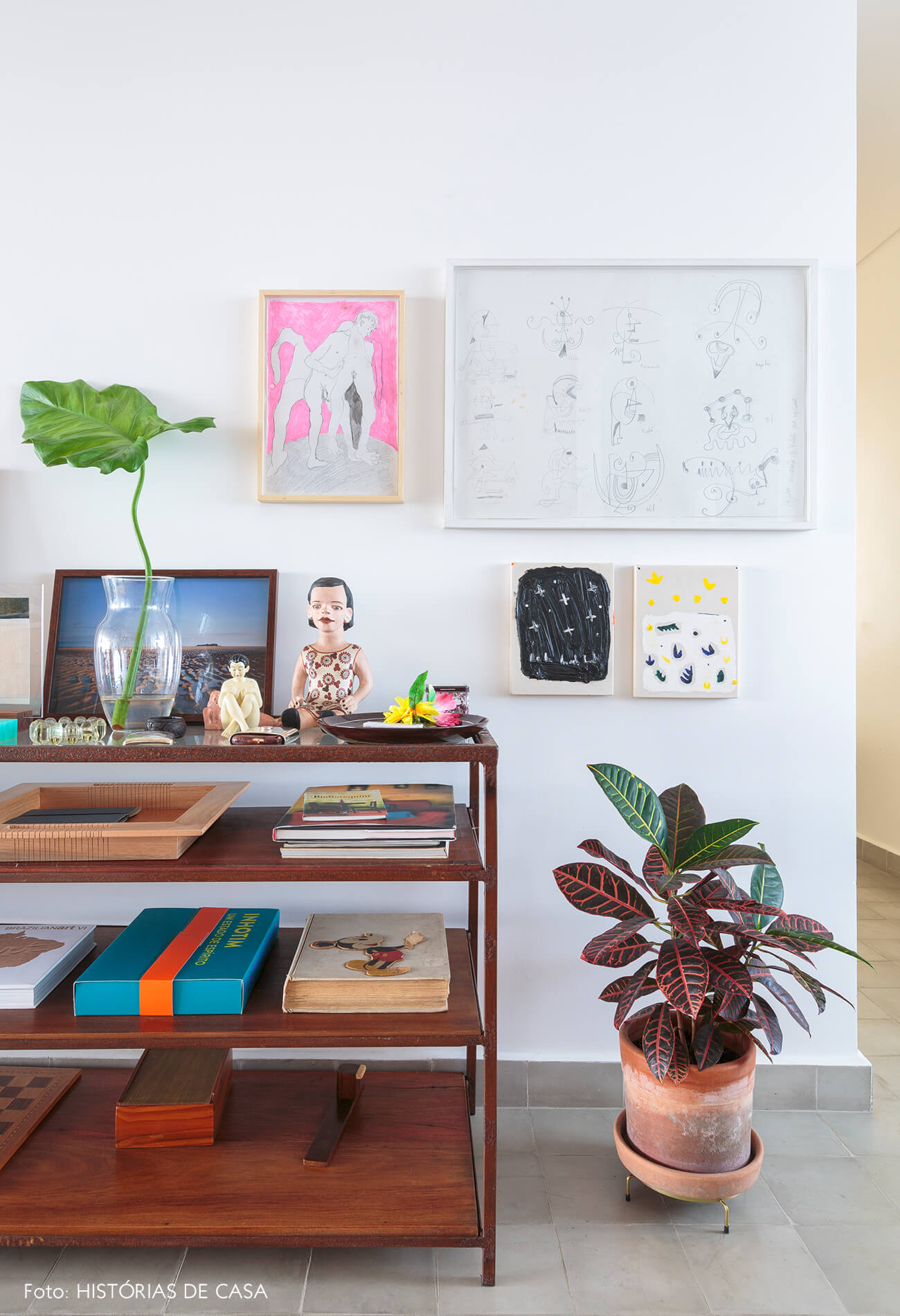 cozinha-movel-madeira-e-quadros