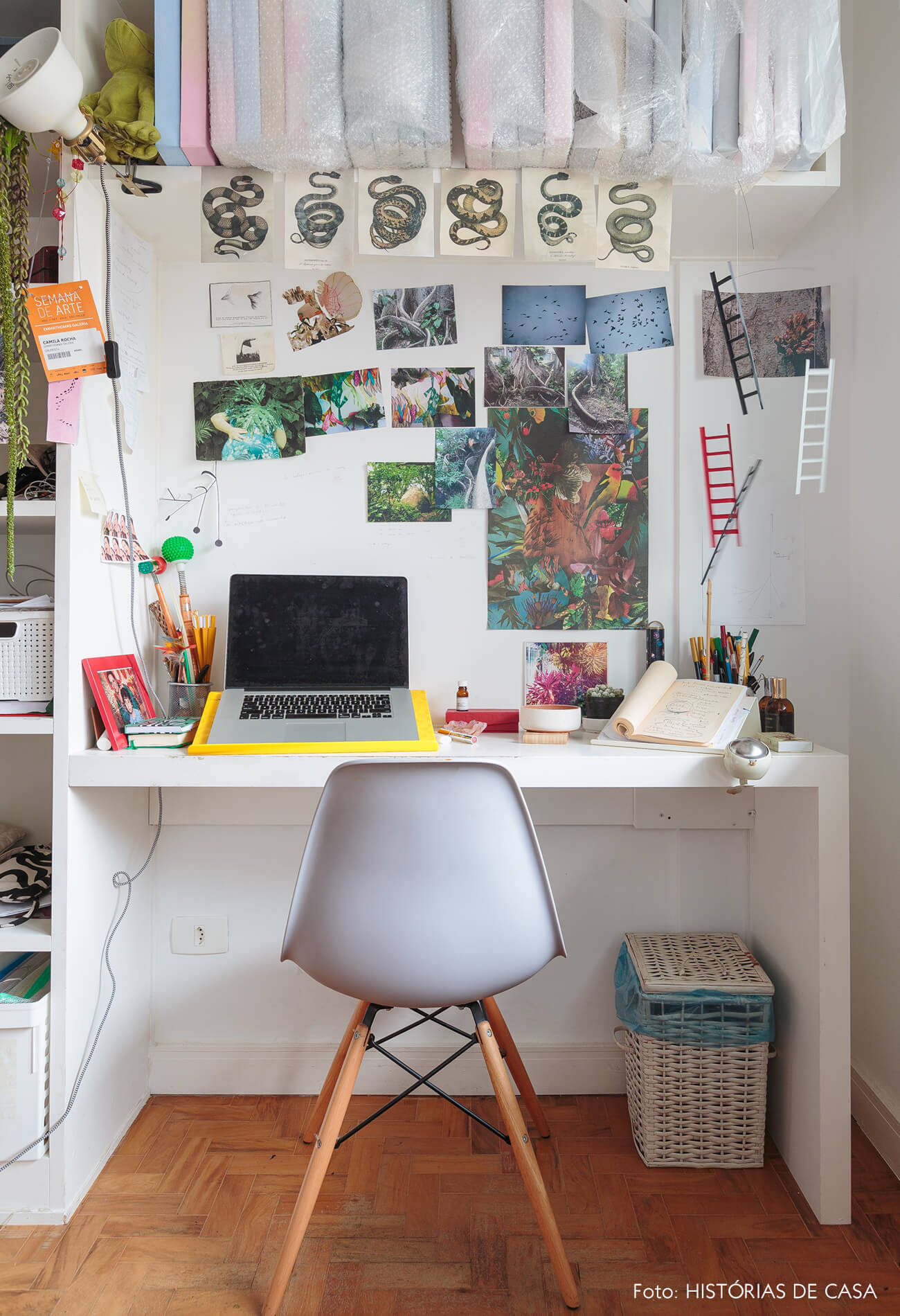 decoração home office com cadeira eames