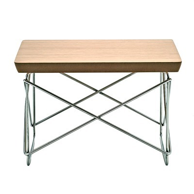 mesa eames com tampo de madeira e pés de metal