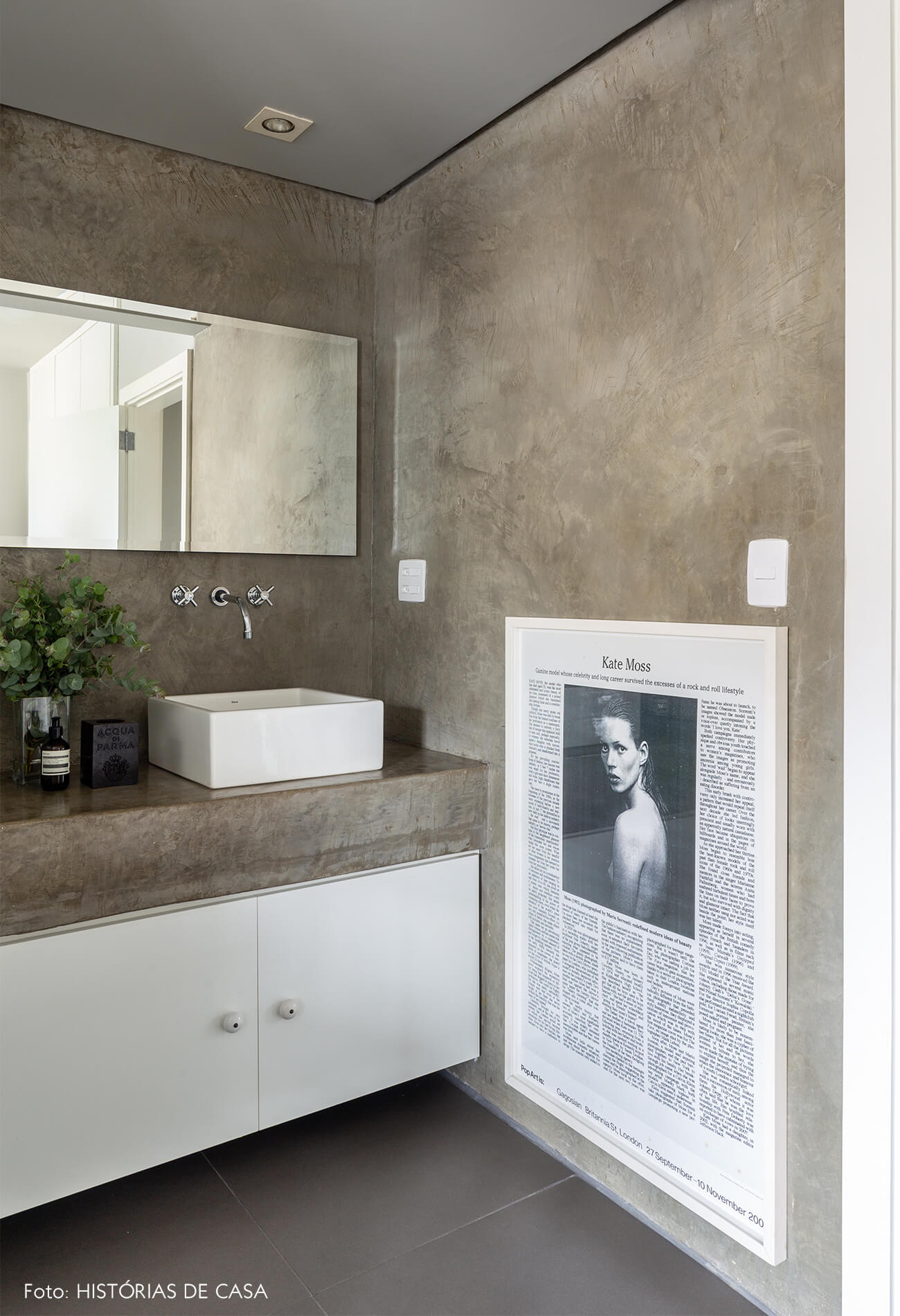 decoração banheiro cinza com parede de cimento queimado