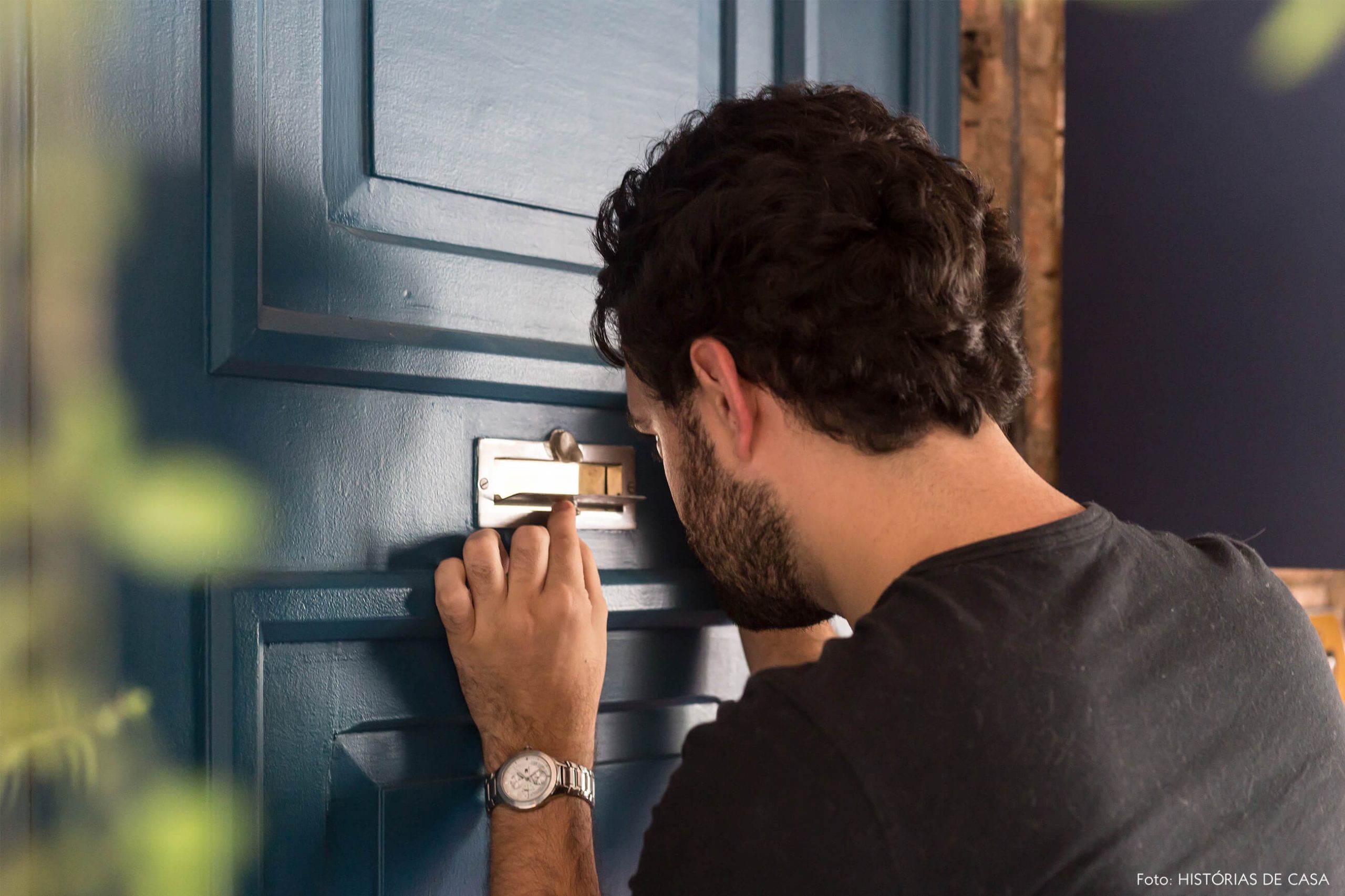 decoração retrato porta azul